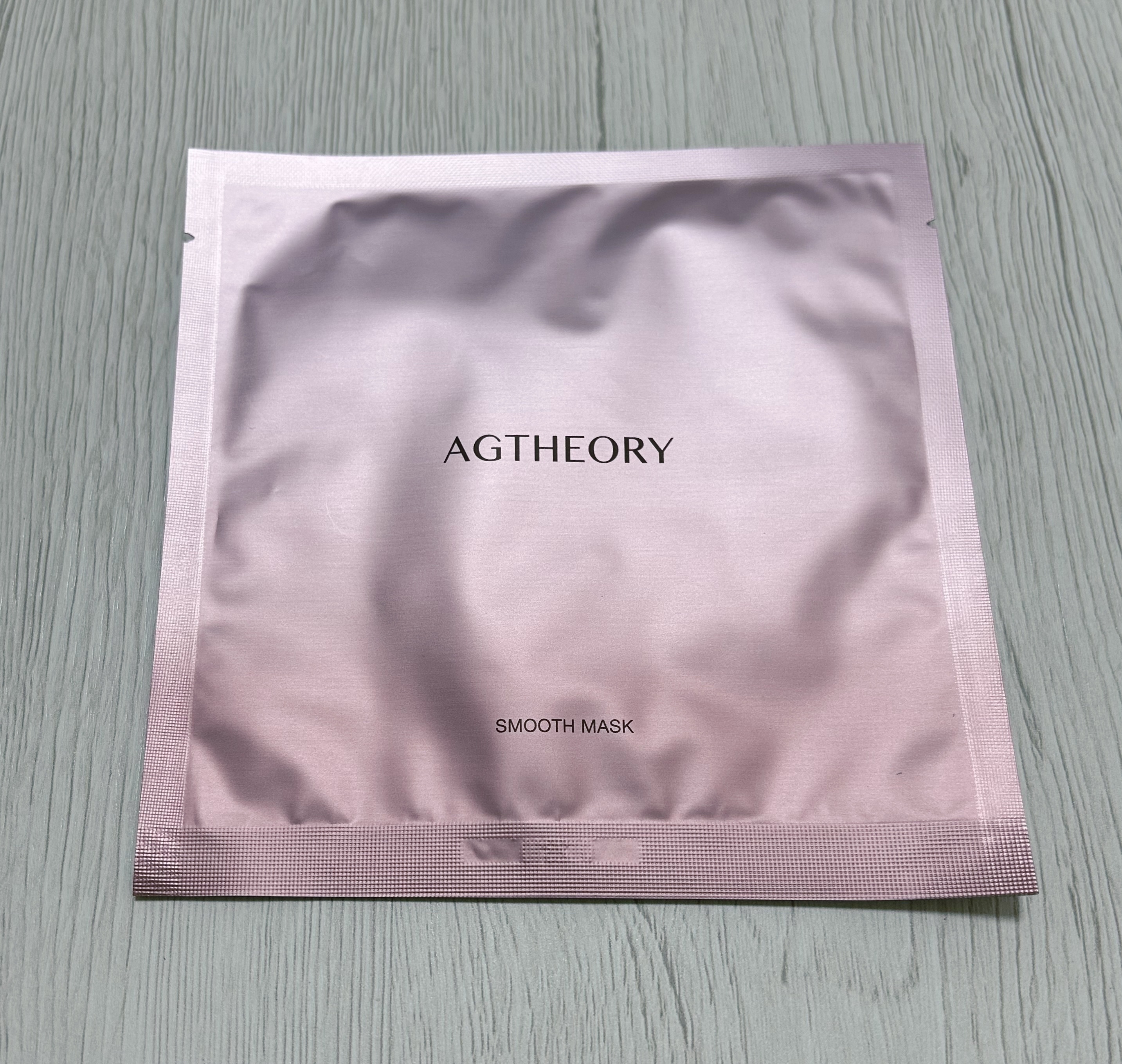 AGTHEORY アクシージア
エイジーセオリー スムースマスク

VoCEの付録に入っていました。

シートがメッシュ状でとても薄いので、広げるときに少し手こずりました。

肌にはしっかり密着してくれて、浮く部分がなく、とてもつけやすかっ