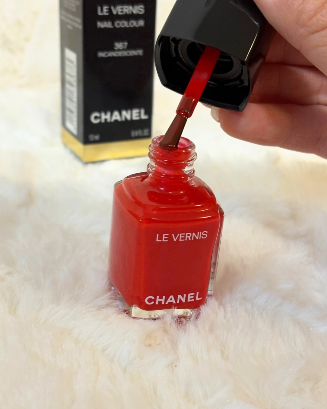 シャネル　リップ　ネイル　赤　クリスマス　プレゼント　限定品 冬ネイルのネイルデザイン - ちょっぴり贅沢ネイル💅✨ 姉から