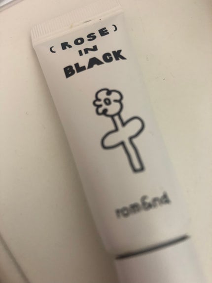 rom&nd
ハンオールブロウカラ
05ダスキーローズ
使い切りました!
ほぼ毎日使っても一年以上持った\(//∇//)\
中身が見えないからいつ捨てればいいのか分からないwww
個人的にはもう少