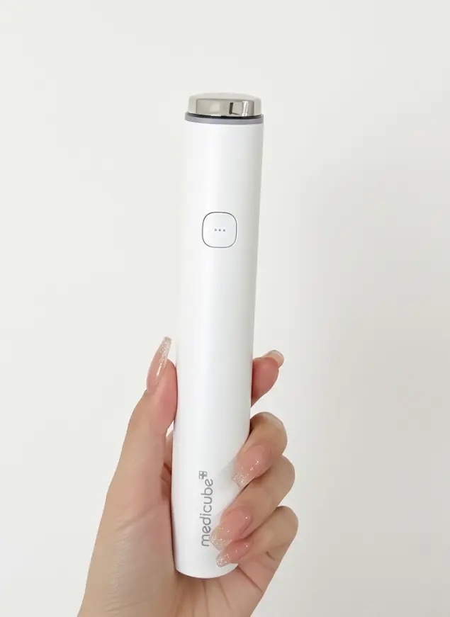 AGE-R ブースタープロ ホワイト（ミニ）/MEDICUBE/美顔器・マッサージを使ったクチコミ（1枚目）