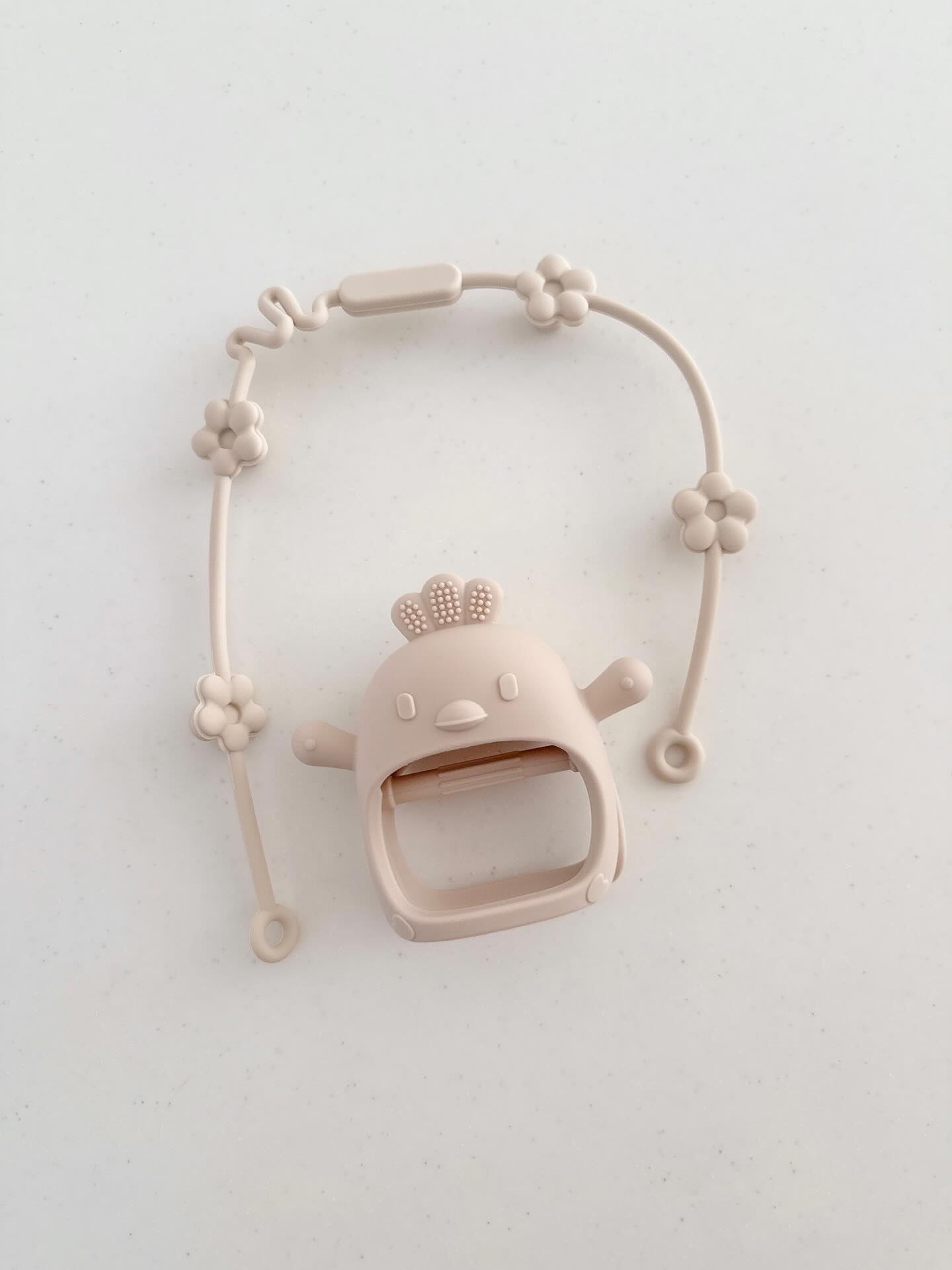 #𝗠𝗲𝗹𝗕𝗹𝗼𝗴 PR

育児をもっと楽しく、もっと楽に。
そんなママ・パパの声から生まれた
ブランド 「イクタノ（IKUTANO）」 から、
赤ちゃんもパパママも嬉しい
“安心おもちゃ”が登場𓂃 🍼💛

🦖 食品グレ