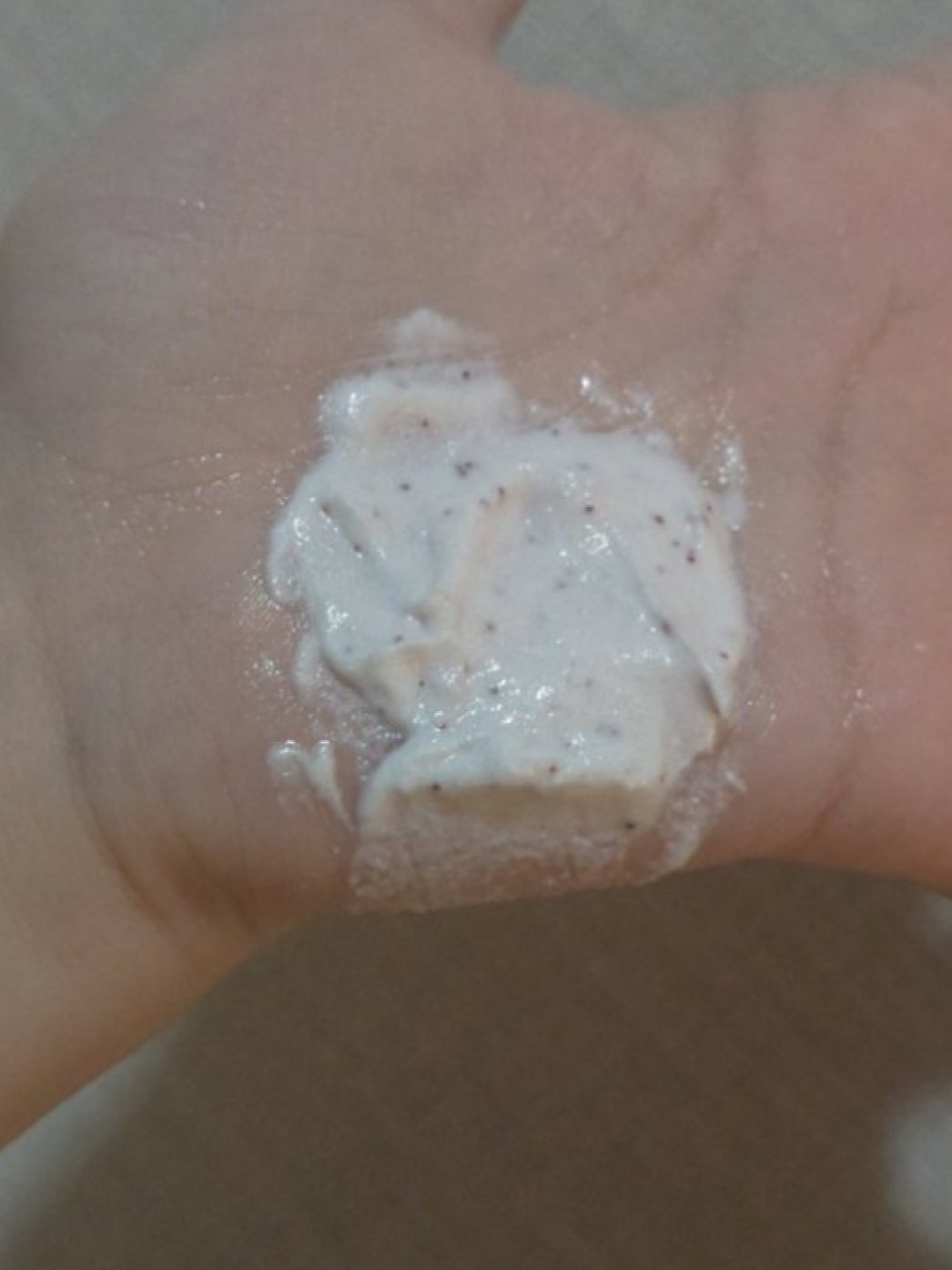 ダヴ ふわとろクリーミースクラブ ザクロ＆シアバター/ダヴ/ボディスクラブを使ったクチコミ（3枚目）