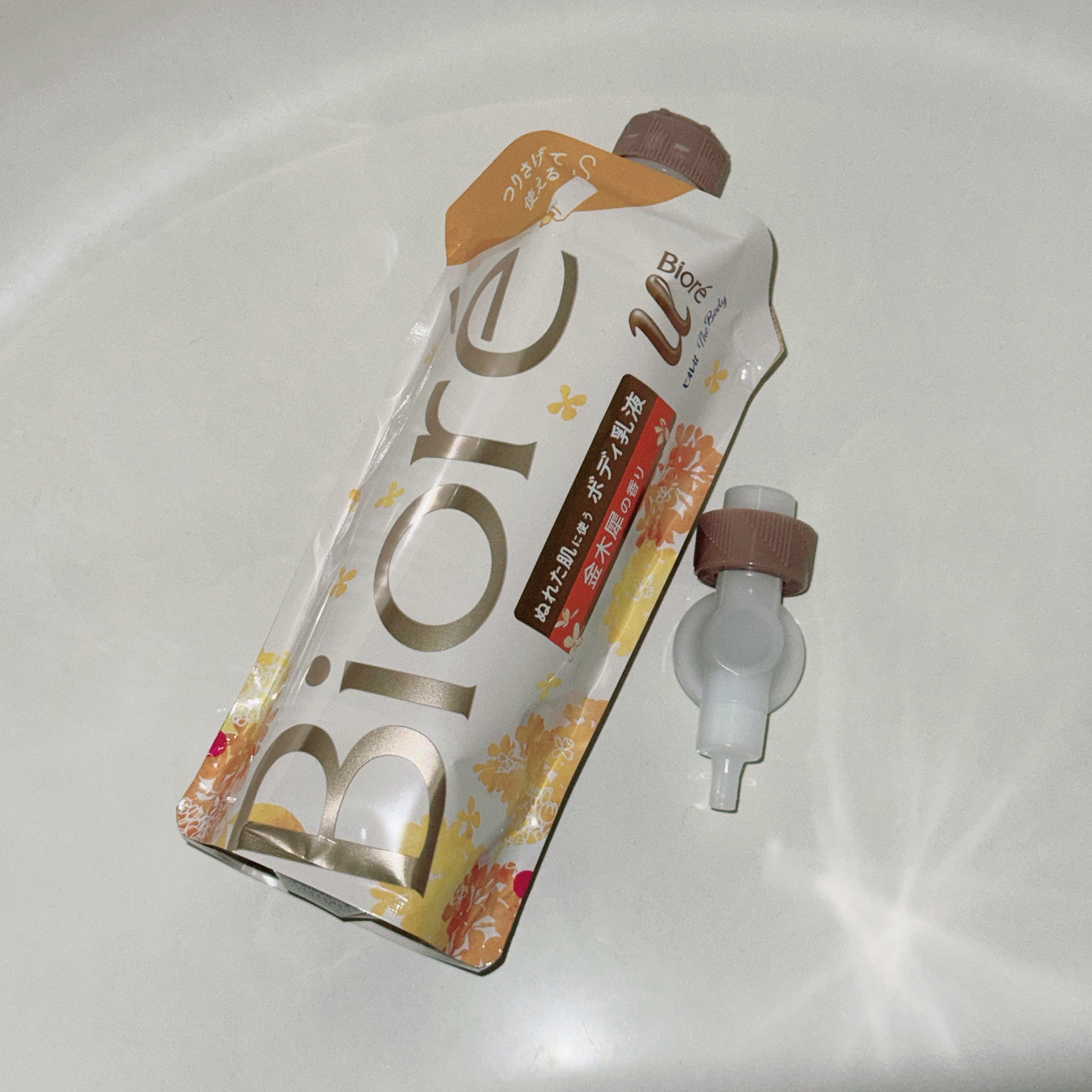 ザ ボディ ぬれた肌に使うボディ乳液 金木犀の香り セット(フック+ノズル+つりさげパック300ml)/ビオレu/ボディミルクを使ったクチコミ（1枚目）