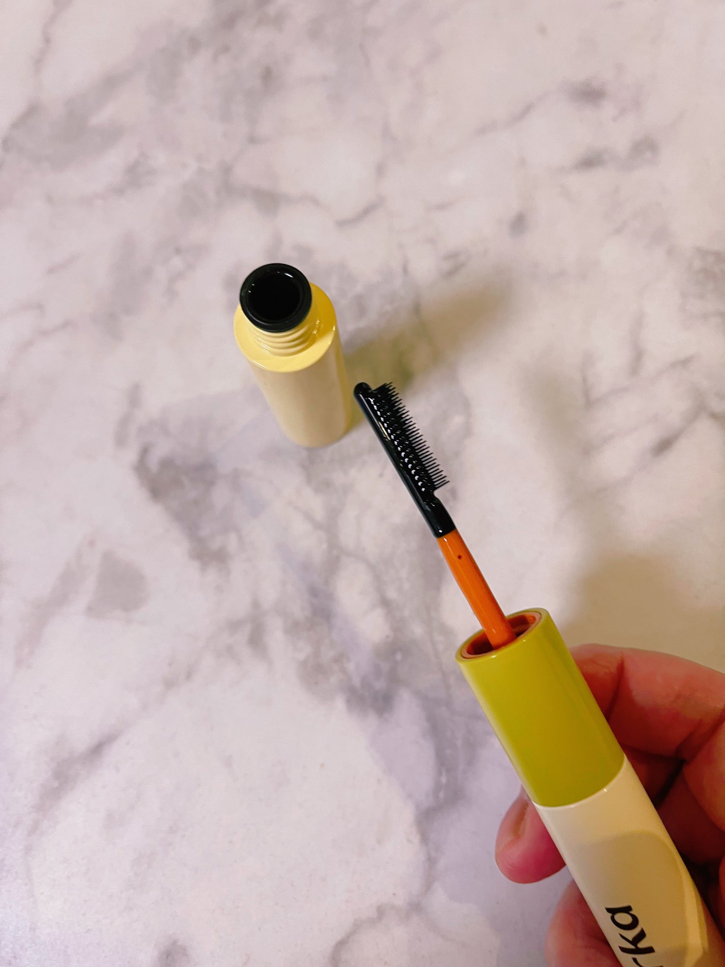 オタネ on LIPS 「普通に見た目まつ毛に使うマスカラに見えますがヘアマスカラです♪..」(3枚目)