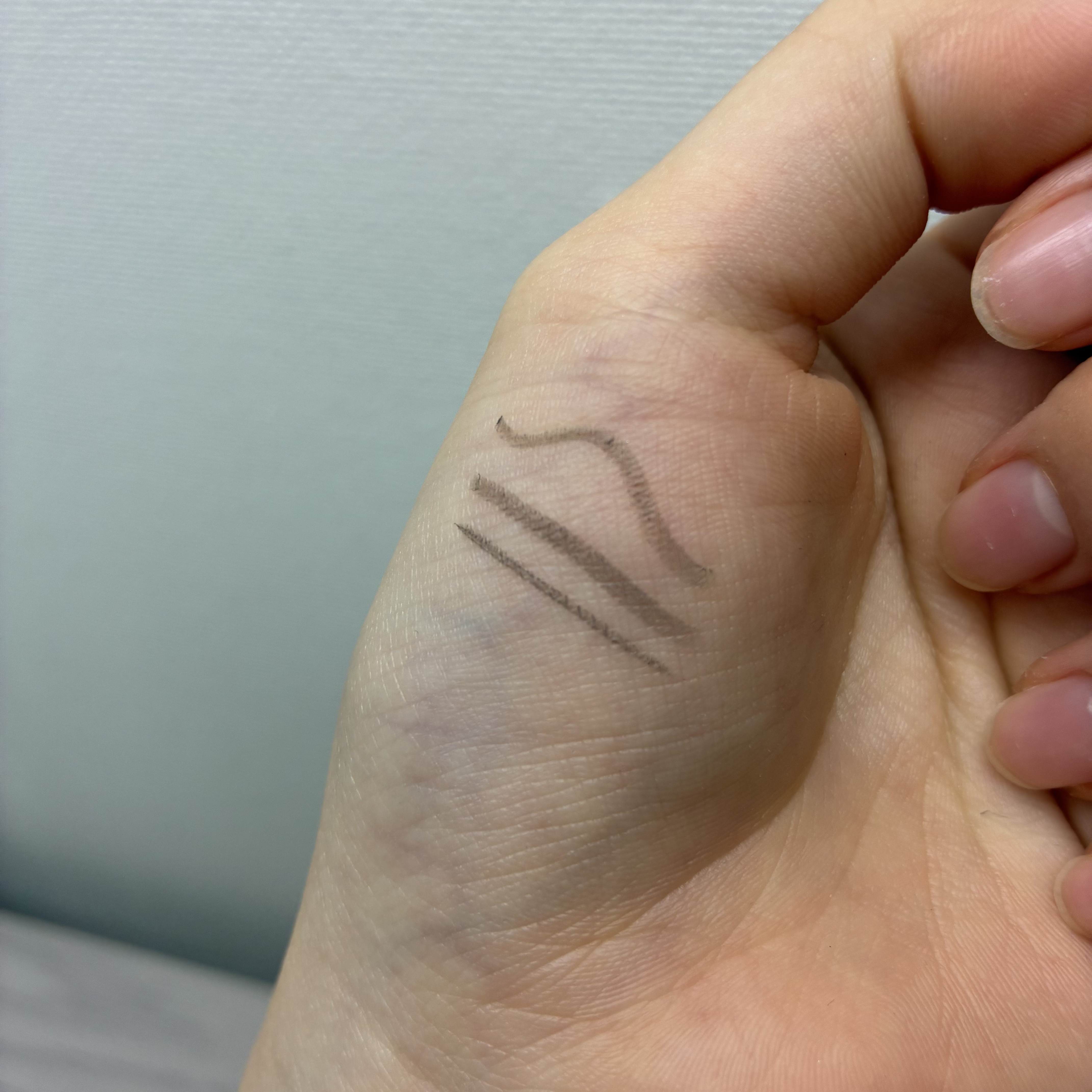 「密着アイライナー」極細クリームペンシル/デジャヴュ/ペンシルアイライナーを使ったクチコミ（2枚目）