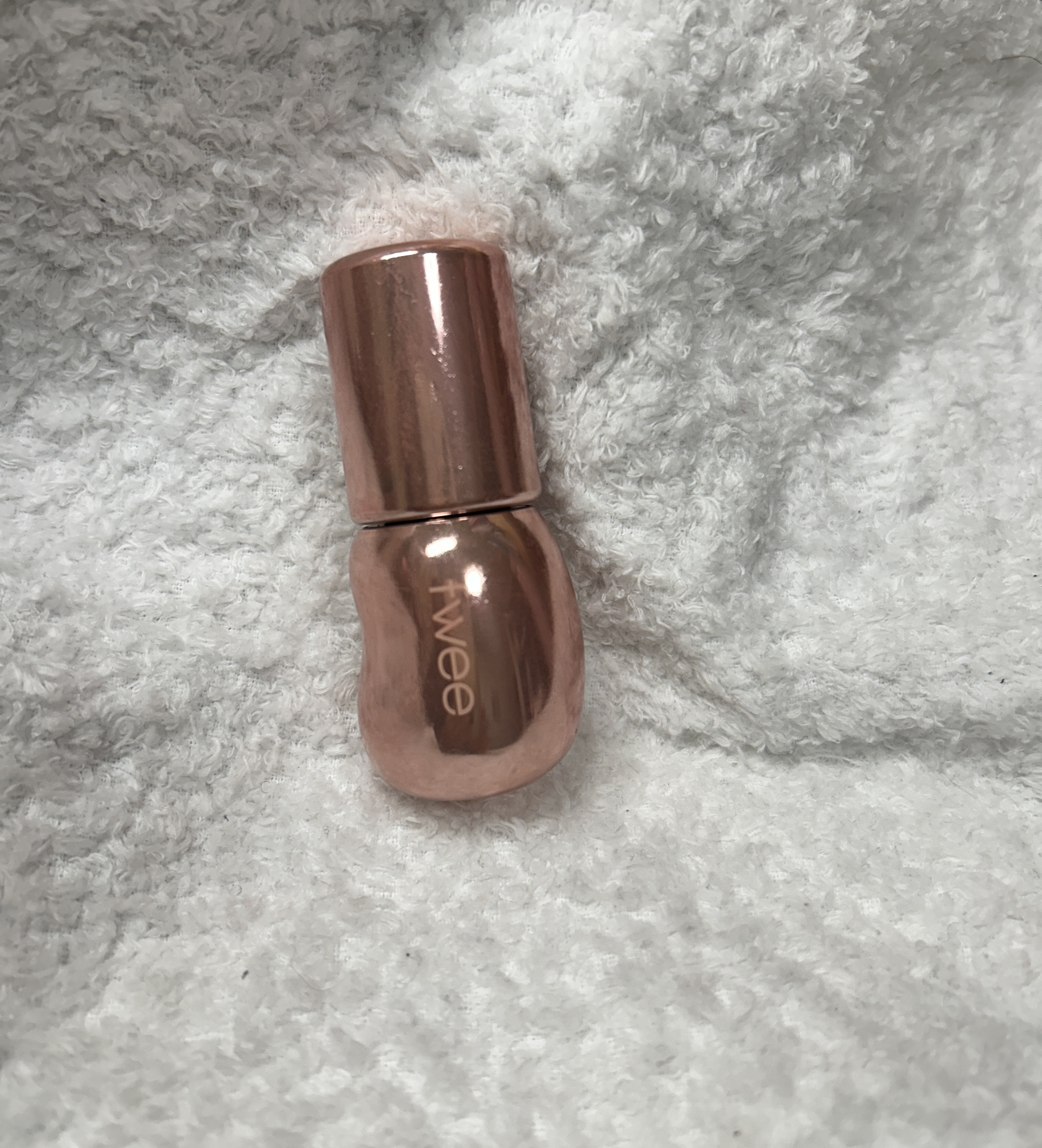 フィー 3Dボリューミンググロス/fwee/リップグロスを使ったクチコミ（1枚目）