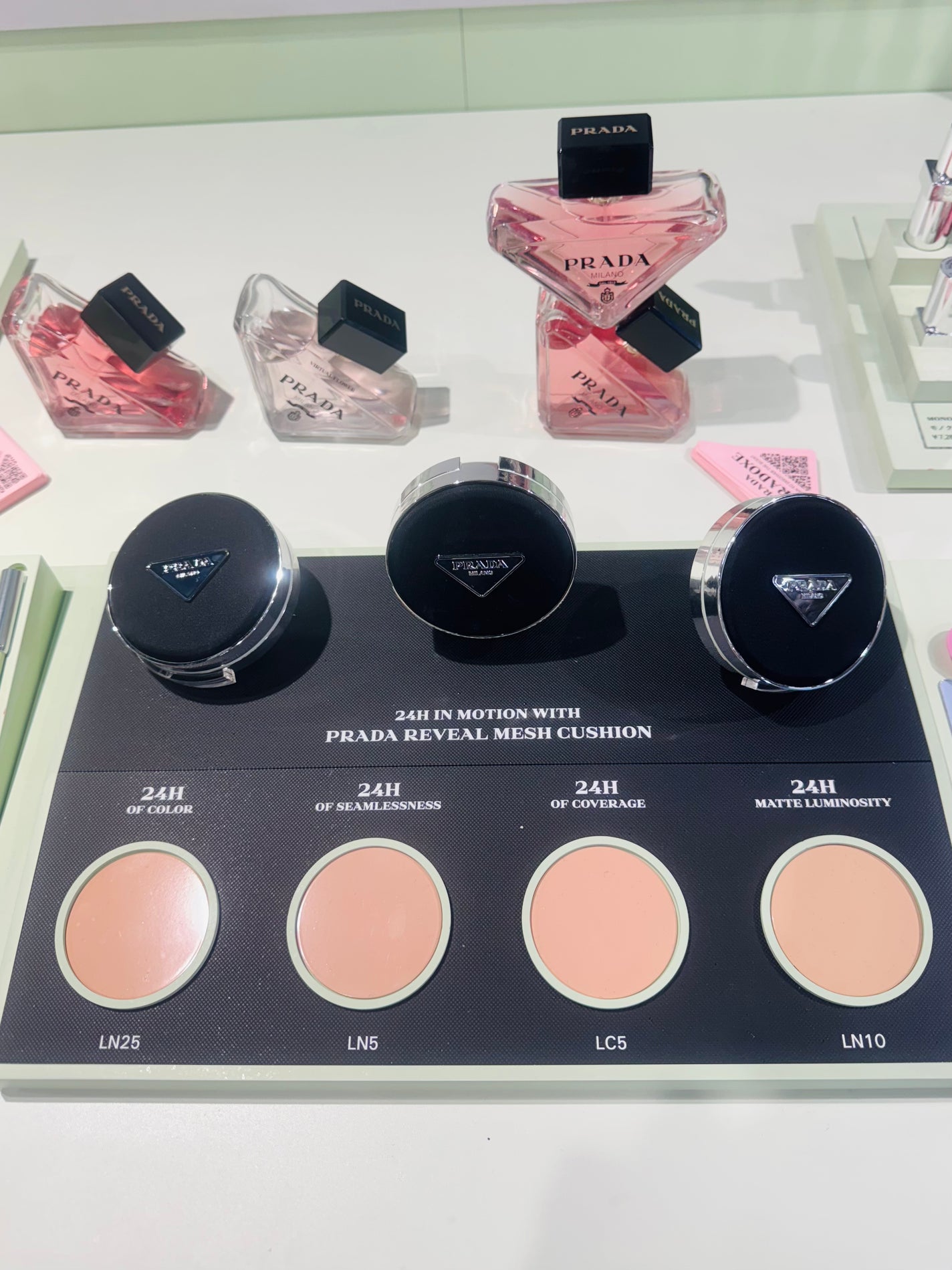 プラダ メッシュ クッション/PRADA BEAUTY/クッションファンデーションを使ったクチコミ(2枚目)