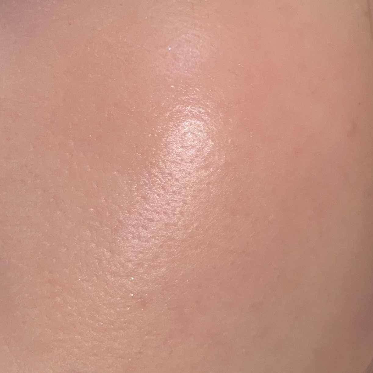 エッセンス スキングロウ ファンデーション 140 Porcelain/SHISEIDO/リキッドファンデーションを使ったクチコミ（2枚目）