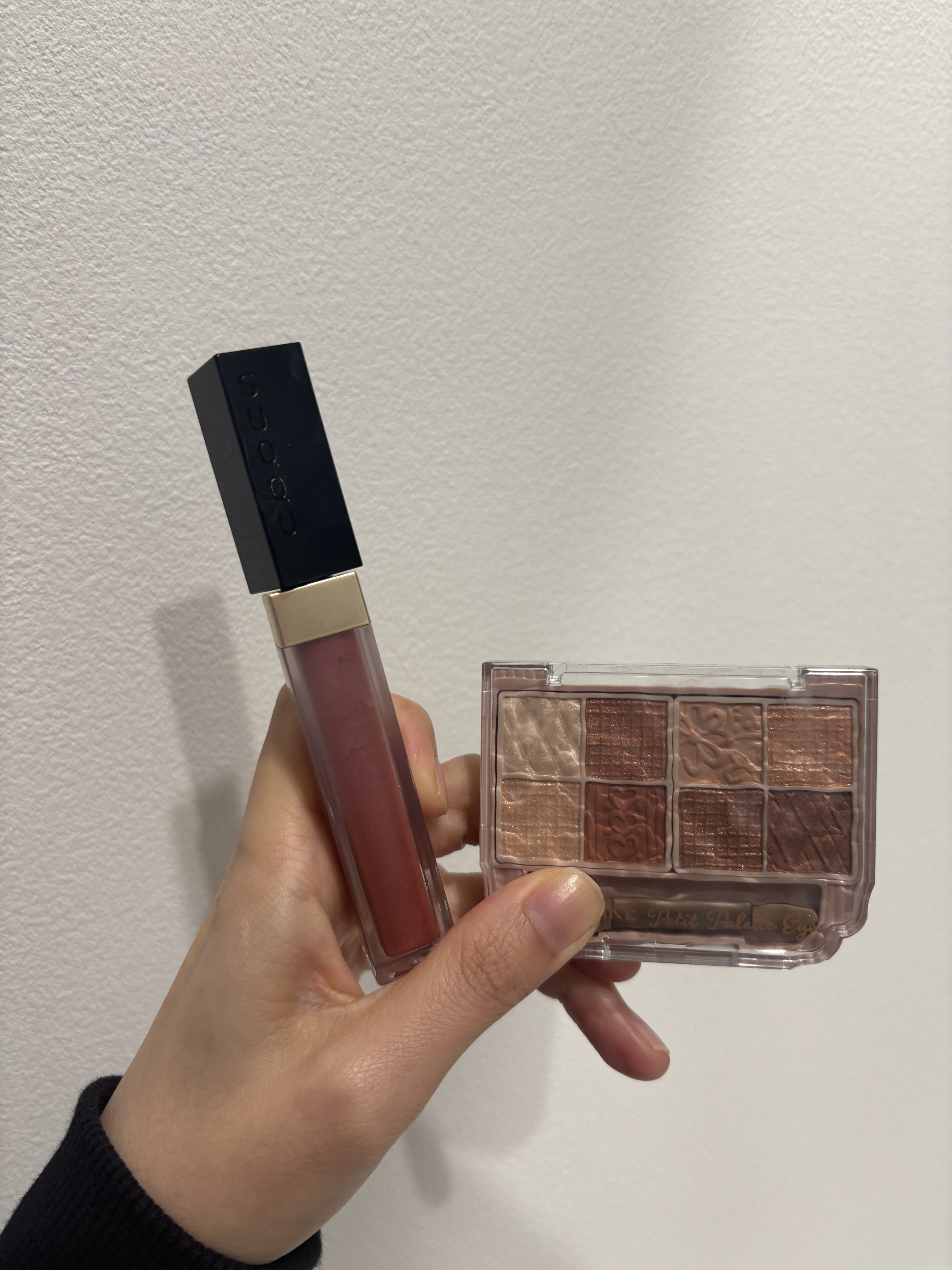 💄🪞SUQQUグロウ タッチ アイズ
05曙染 -AKEBONOZOME

💄🪞キャンメイク
プティパレットアイズ
04アマンドブリュレ

全体に曙染 -AKEBONOZOMEを広げ
アマンドブリュレの濃いブラウンの2色のみで
メイ