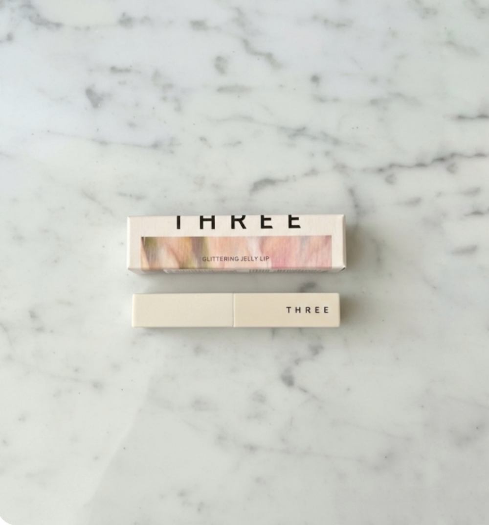 THREE グリタリングジェリーリップのクチコミ「THREE
Holidayコレクション

グリタリングジェリーリップ
X01 SPARKING.....」（2枚目）