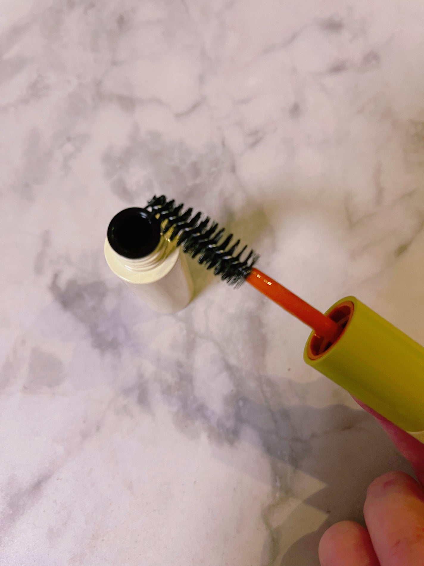 オタネ on LIPS 「普通に見た目まつ毛に使うマスカラに見えますがヘアマスカラです♪..」(2枚目)