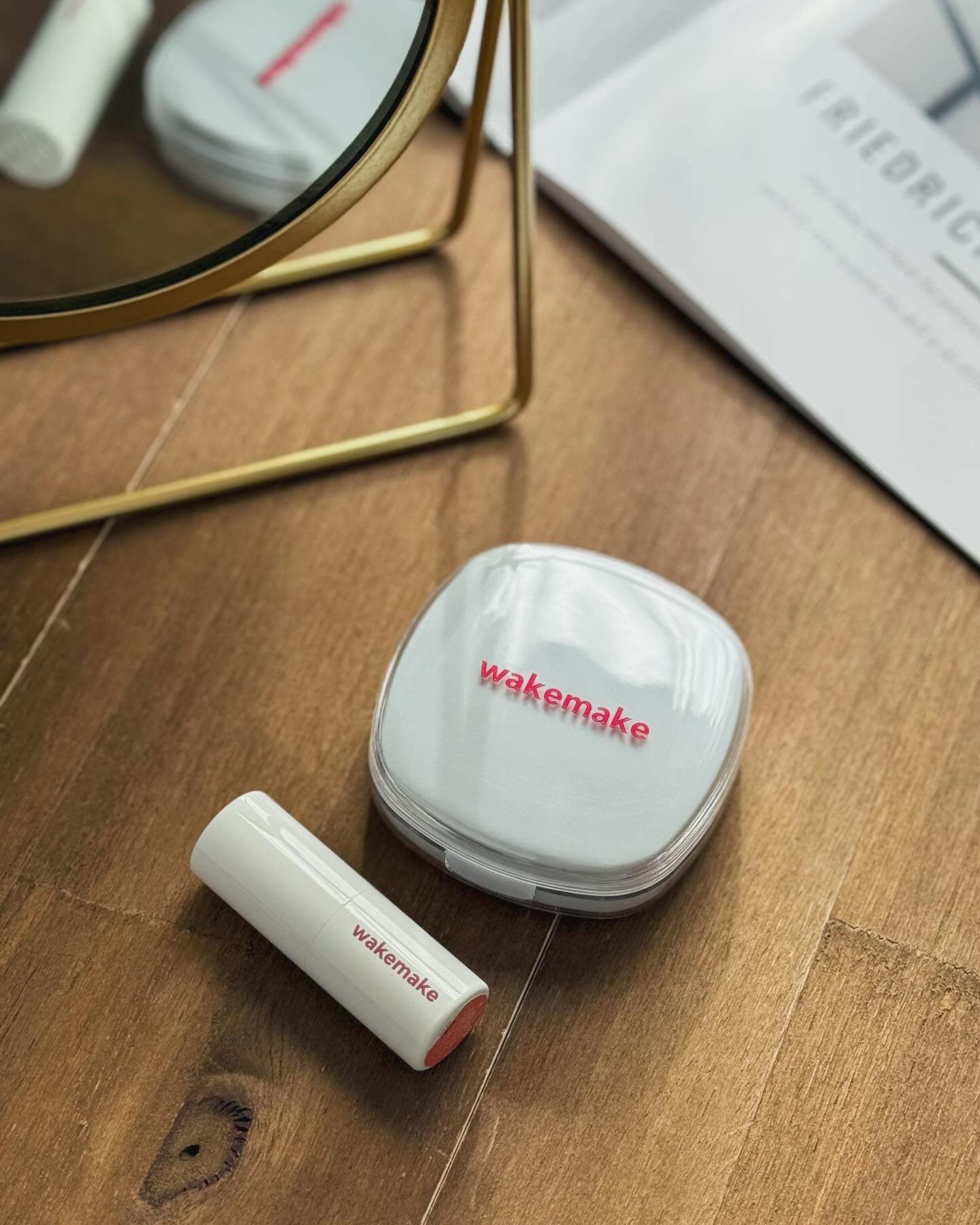 𓂃𓈒⋆✽

アットコスメ様より

【WAKEMAKE】
・シームレスウェアクッション 21N
・ヘルシーグロウバームスティック 09 モーヴブレス

をプレゼントしていただきました✨

まずはクッションファンデ。
みずみずしく軽い塗り心