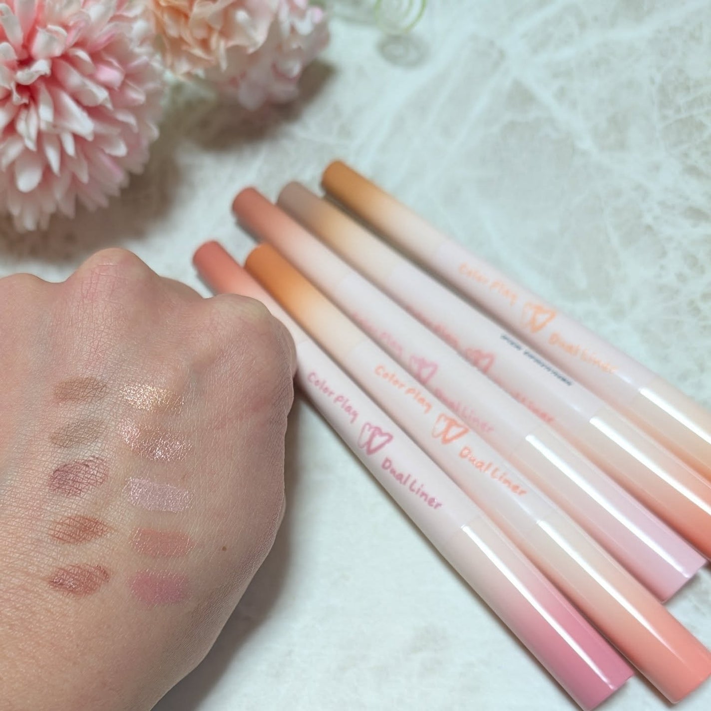 カラープレイデュアルライナー/2aN/スティックアイシャドウを使ったクチコミ(5枚目)