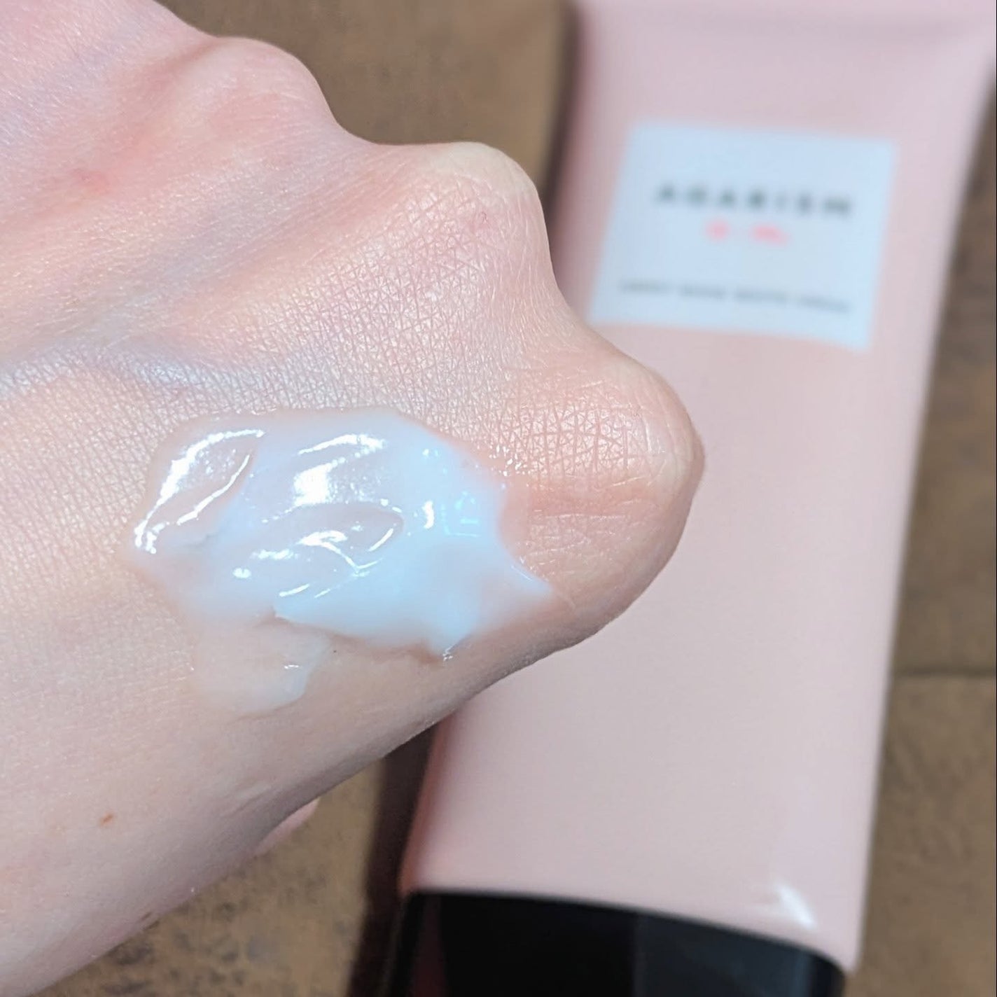 キューミースウィートボムホワイトクリーム/AGARISM/ボディクリームを使ったクチコミ(3枚目)