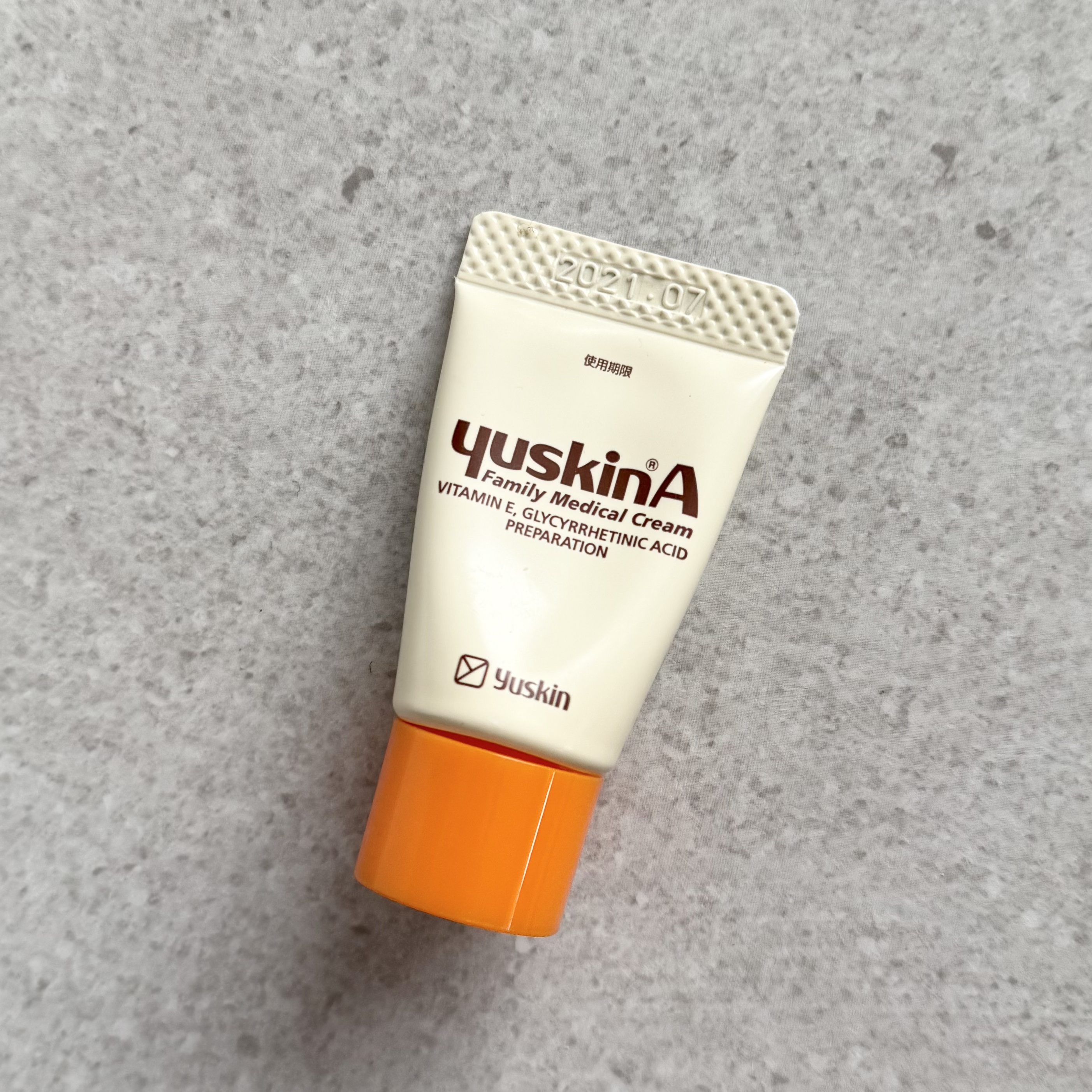 ユースキン


試供品をお試ししました！

濃厚な感じの使用感✨

つけた直後はちょっとベタつき気になるかも
って思ったけど時間経つと気にならなくなりました！

独特な香り以外は◎

これからの時期よさそう！

#ユースキン #ハンドケア 