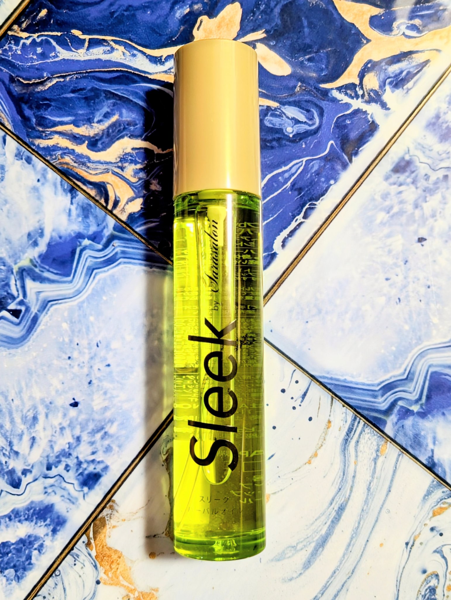 スリーク by サラサロン Sleek(スリーク)ハーバルオイルのクチコミ「Sleek/ハーバルオイル/スリーク by サラサロン

とにかく全てにおおて軽いオイルです🍃.....」（1枚目）