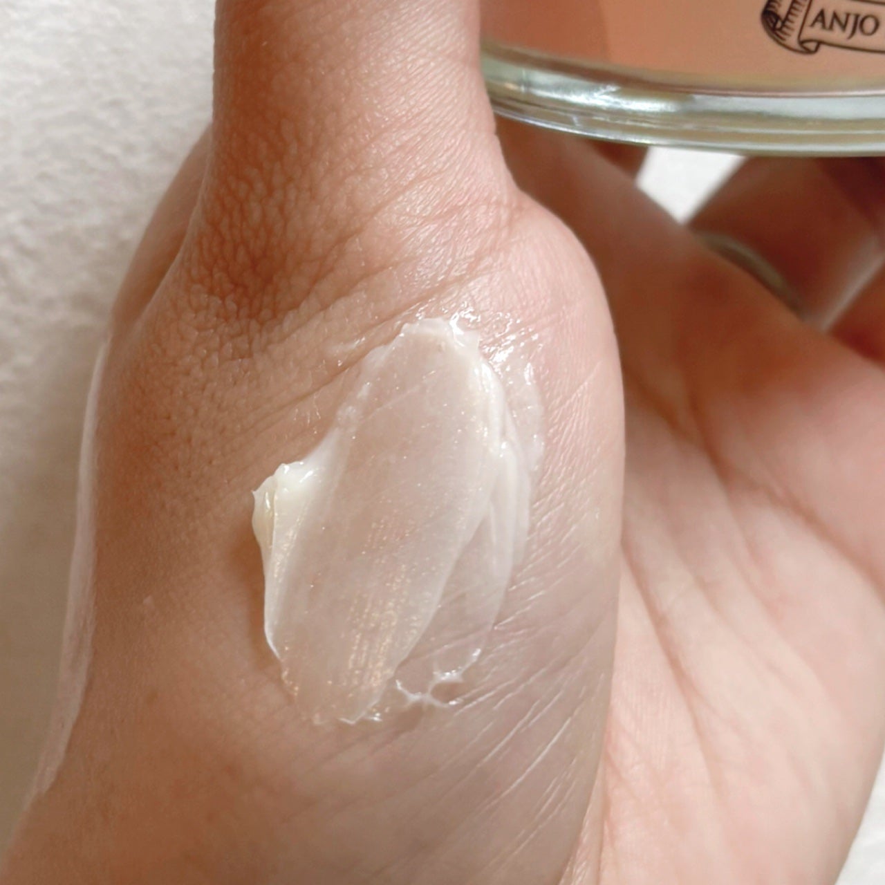 mari on LIPS 「知り合いの方からいただいた韓国の馬油クリーム!!✨乾燥する今の..」(3枚目)