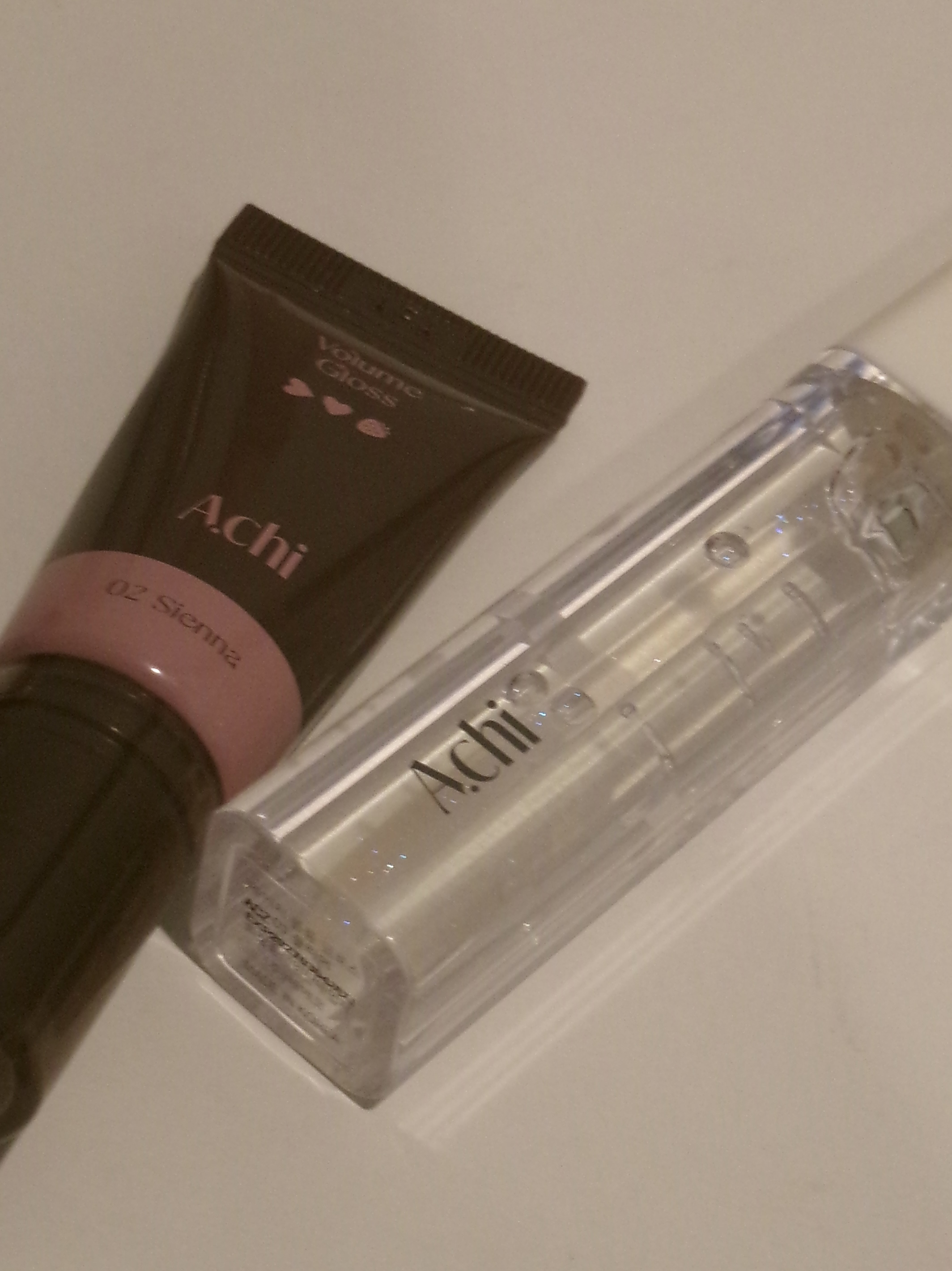 A.CHIのリップグロス♡

おまけでついてきたけど、
これまた買いたい！リップの仕上げにかかせない！