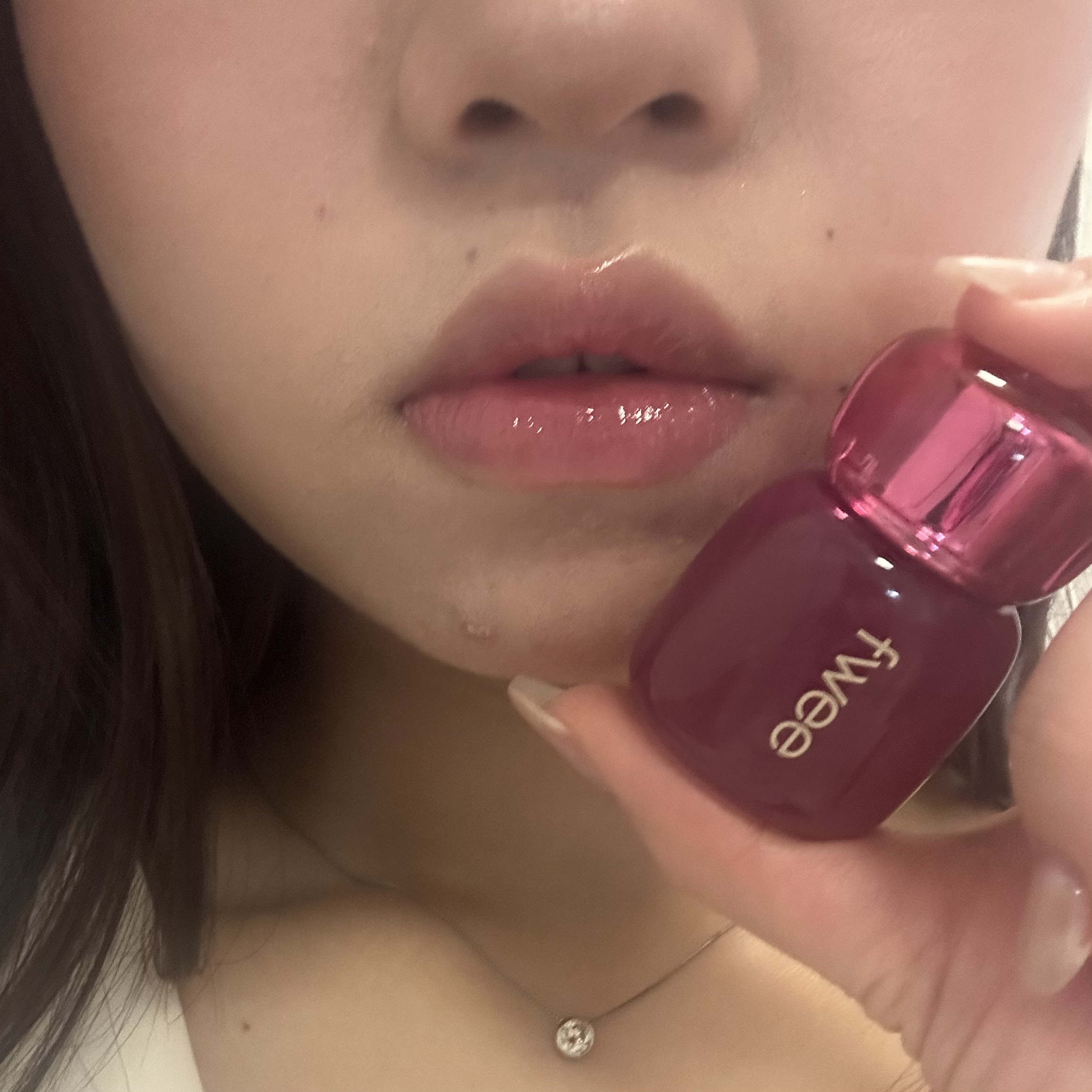 フィー 3Dボリューミングティント 11 プラムディップ/fwee/リップティントを使ったクチコミ（3枚目）