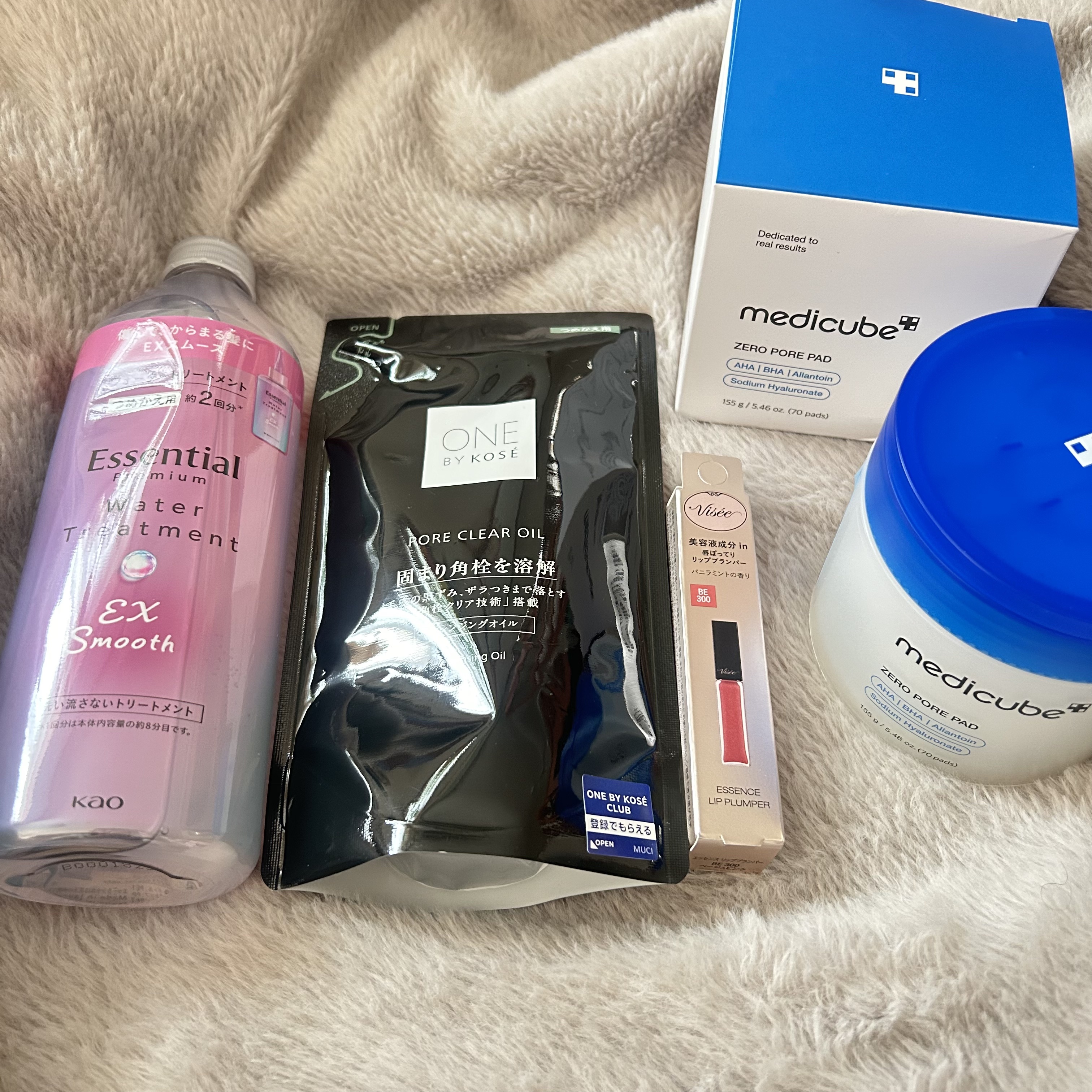 \\LIPSオンライン購入品//

こんにちは🌞
久しぶりのリップスオンライン購入品です❣️

ほぼほぼリピ買い！
🌟MEDICUBEゼロ毛穴パッド 2.0¥2,200
は初購入
トナーパッドよく使うので新しく挑戦してみてます
拭き取り