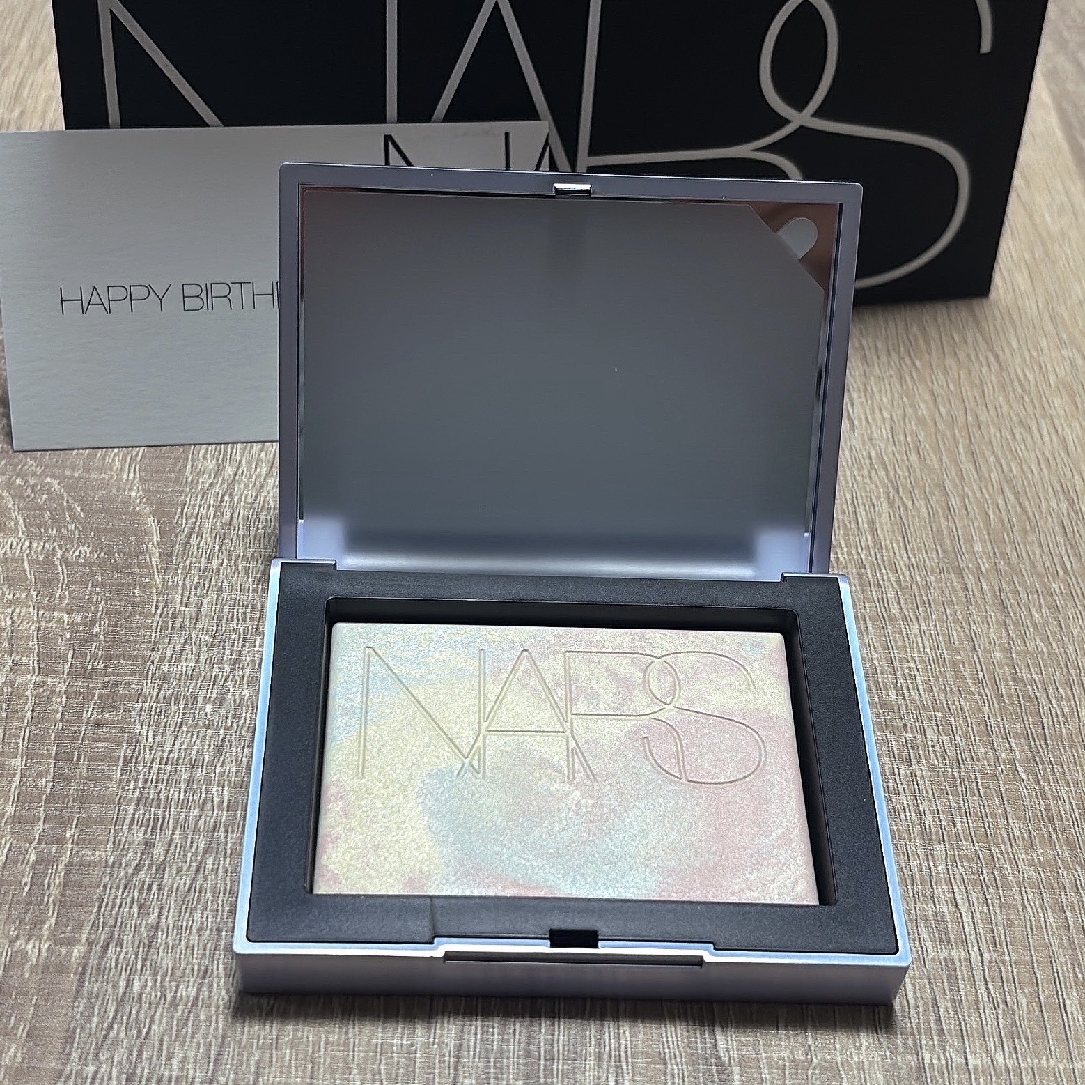 ライトリフレクティング プリズマティックパウダー/NARS/プレストパウダーを使ったクチコミ（1枚目）