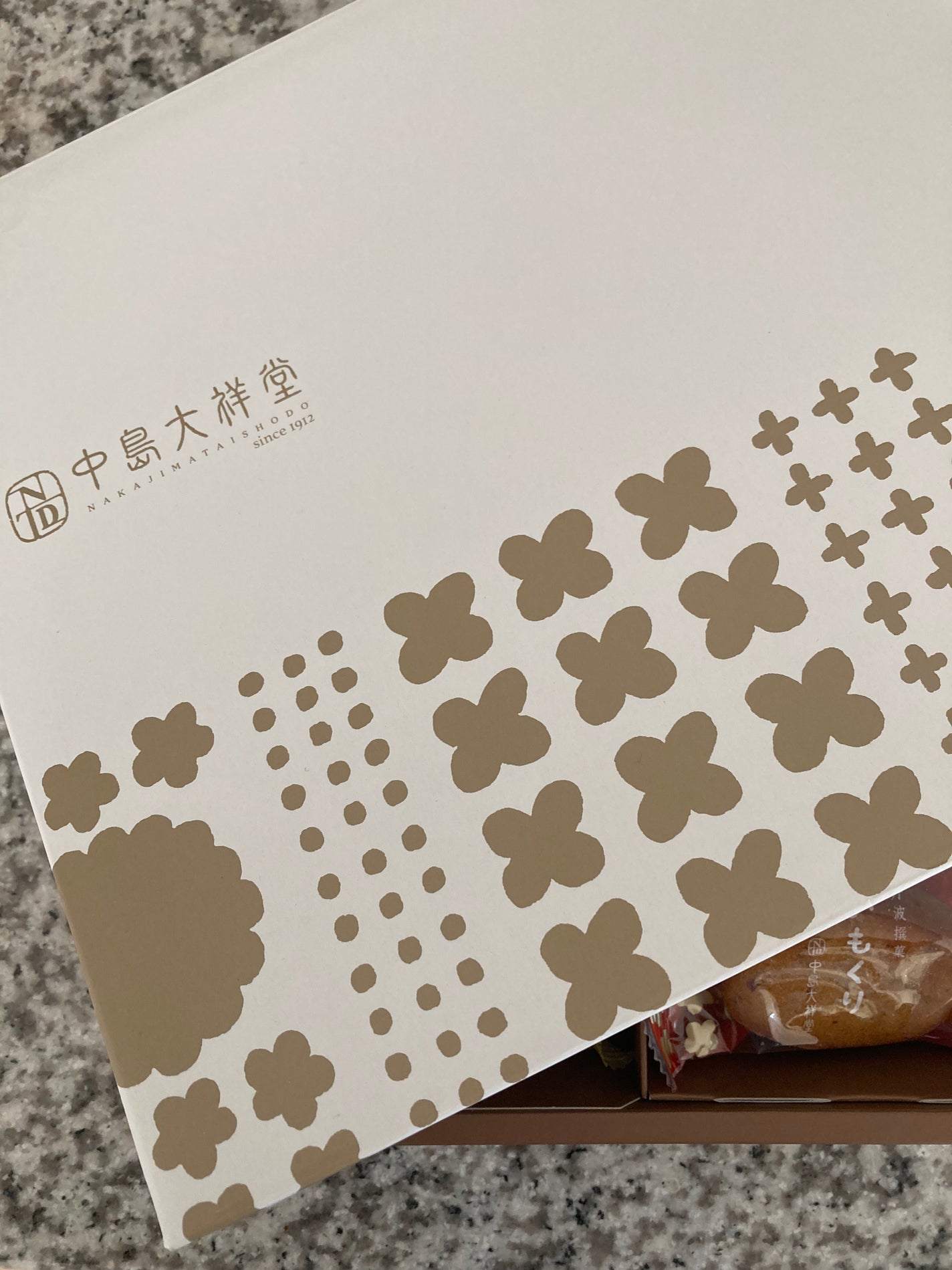 コスメ大好き♥フォロバ on LIPS 「お歳暮やプレゼントに中島大祥堂さんの人気の焼菓子を詰め合わせた..」(7枚目)