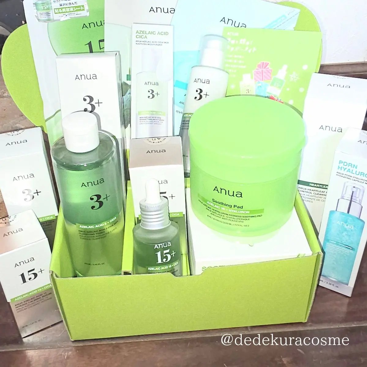 Anuaのアゼライン酸セット届きましたよー🎄🧦🎁セット内容は箱の中の4個なんだけど周りにあるおまけがえげつないほど多すぎる(褒めてる)😡💗美容液も化粧水もパックもクレンジングもPDRNミストもおまけとかアヌア様毎回太っ腹で最高です
