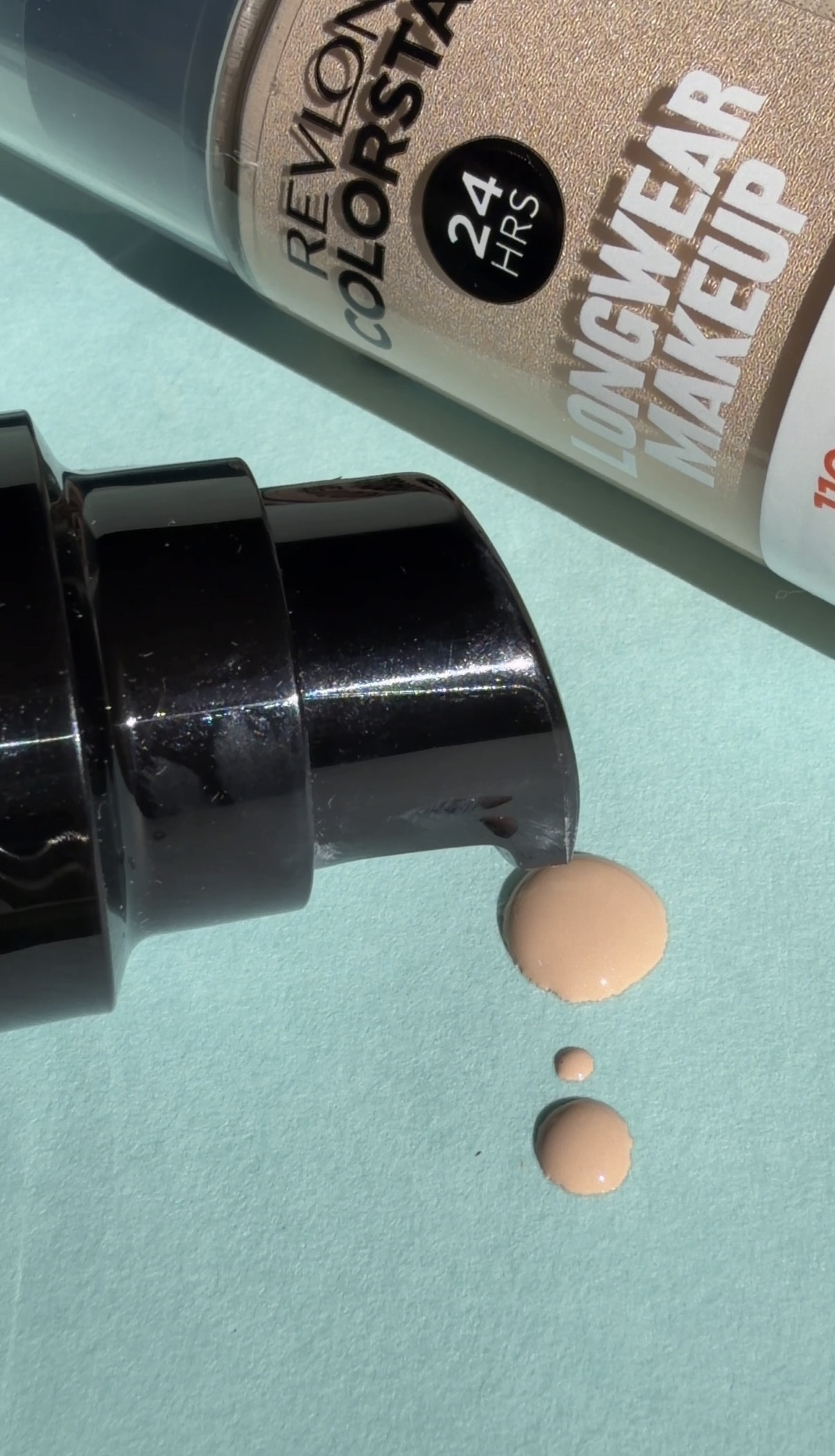 カラーステイ ロングウェア メイクアップ 110 アイボリー/REVLON/リキッドファンデーションを使ったクチコミ（3枚目）