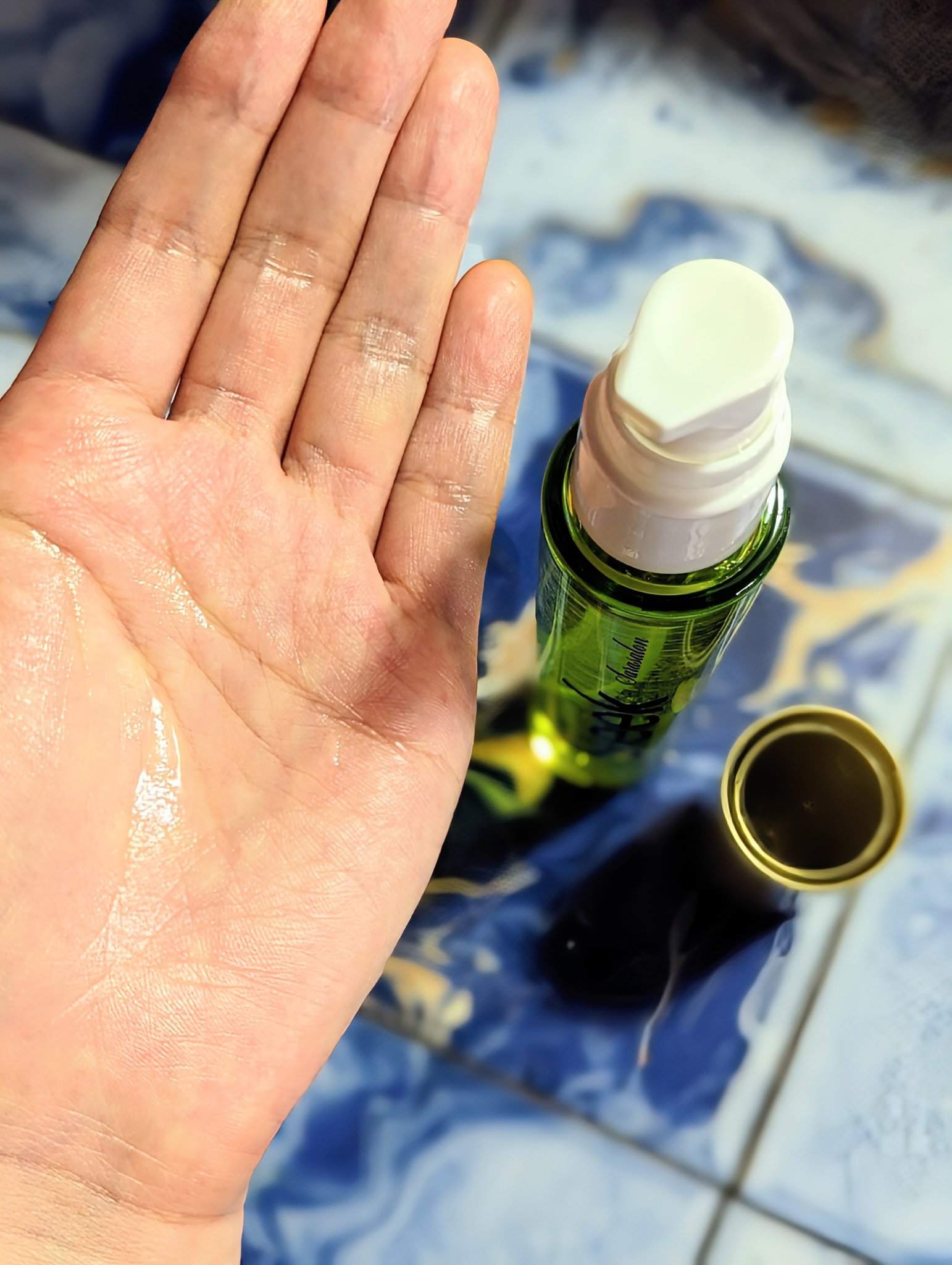 スリーク by サラサロン Sleek(スリーク)ハーバルオイルのクチコミ「Sleek/ハーバルオイル/スリーク by サラサロン

とにかく全てにおおて軽いオイルです🍃.....」（2枚目）