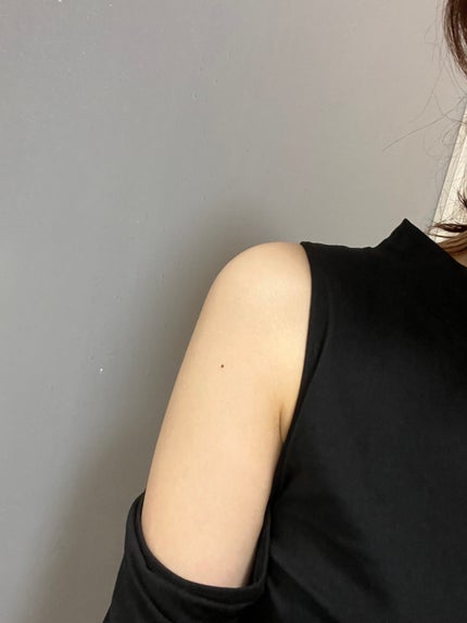 カンナ 🌸 on LIPS 「肩見せニットと相性抜群/クラッセの肩見せぬくもりインナー肩見せ..」(2枚目)