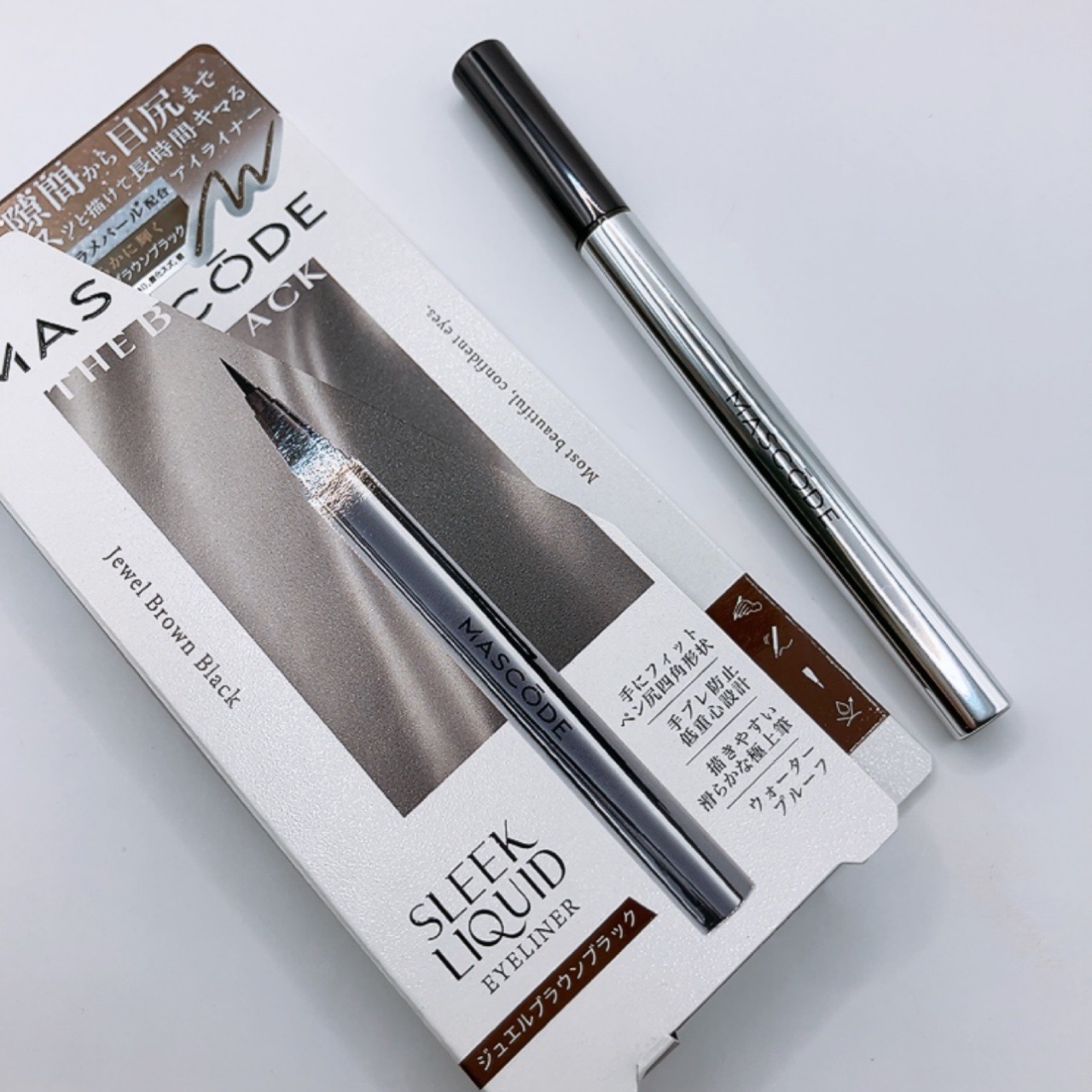 MASCODE BEAUTY様より

🤎MASCODE
     スリークリキッドアイライナー
　         ジュエルブラウンブラック

をご提供いただきました✨

極細0.1mmのコシとしなりにこだわった
“匠の筆”。
太めのライ