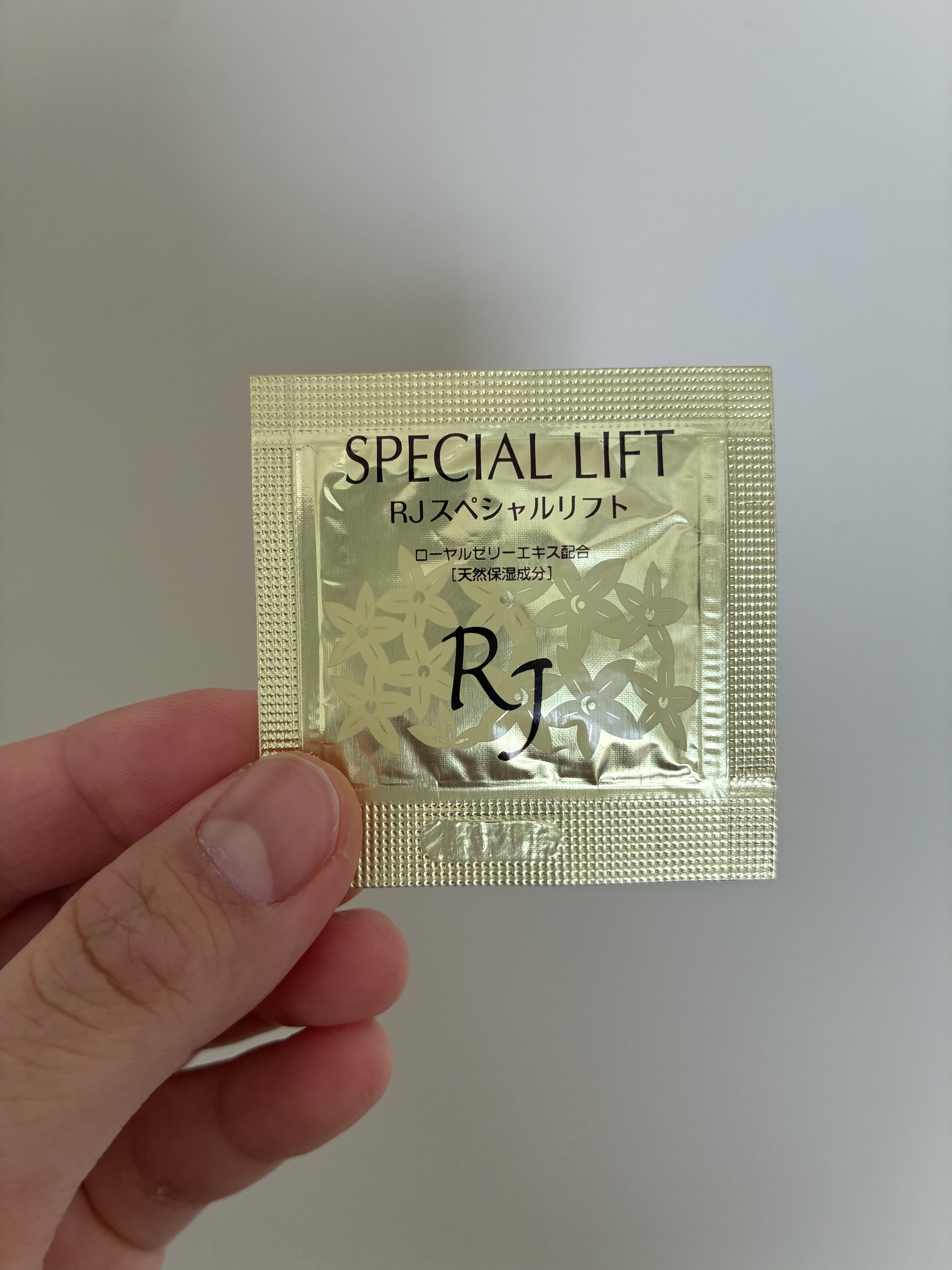 アピセラピーコスメティクス RJスペシャルリフトのクチコミ「【使った商品】
アピセラピーコスメティクス
RJスペシャルリフト

【商品の特徴】
アピセラピ.....」（1枚目）