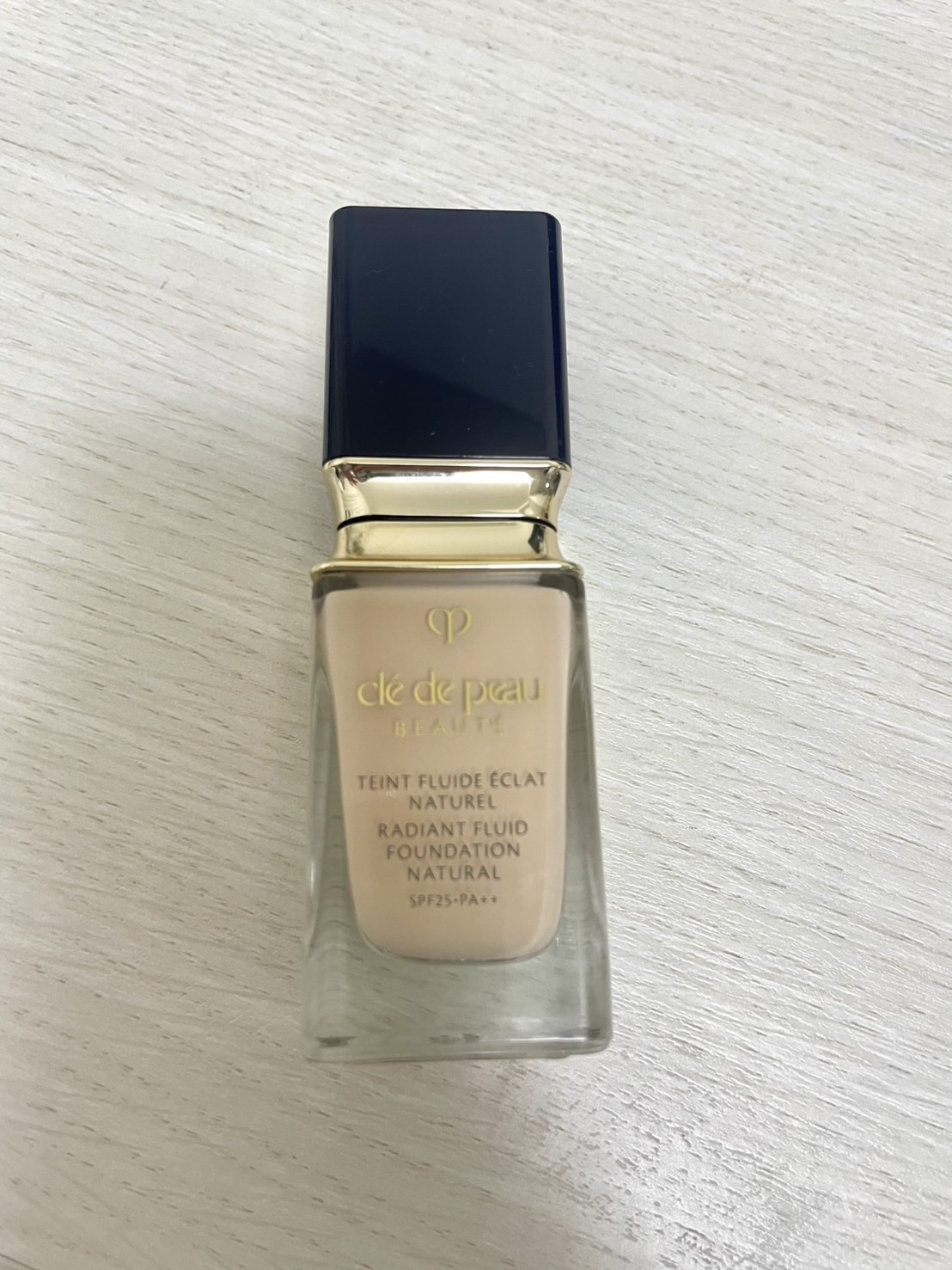 クレ・ド・ポー ボーテ タンフリュイドエクラ ナチュレル オークル00/クレ・ド・ポー ボーテ/リキッドファンデーションを使ったクチコミ（2枚目）
