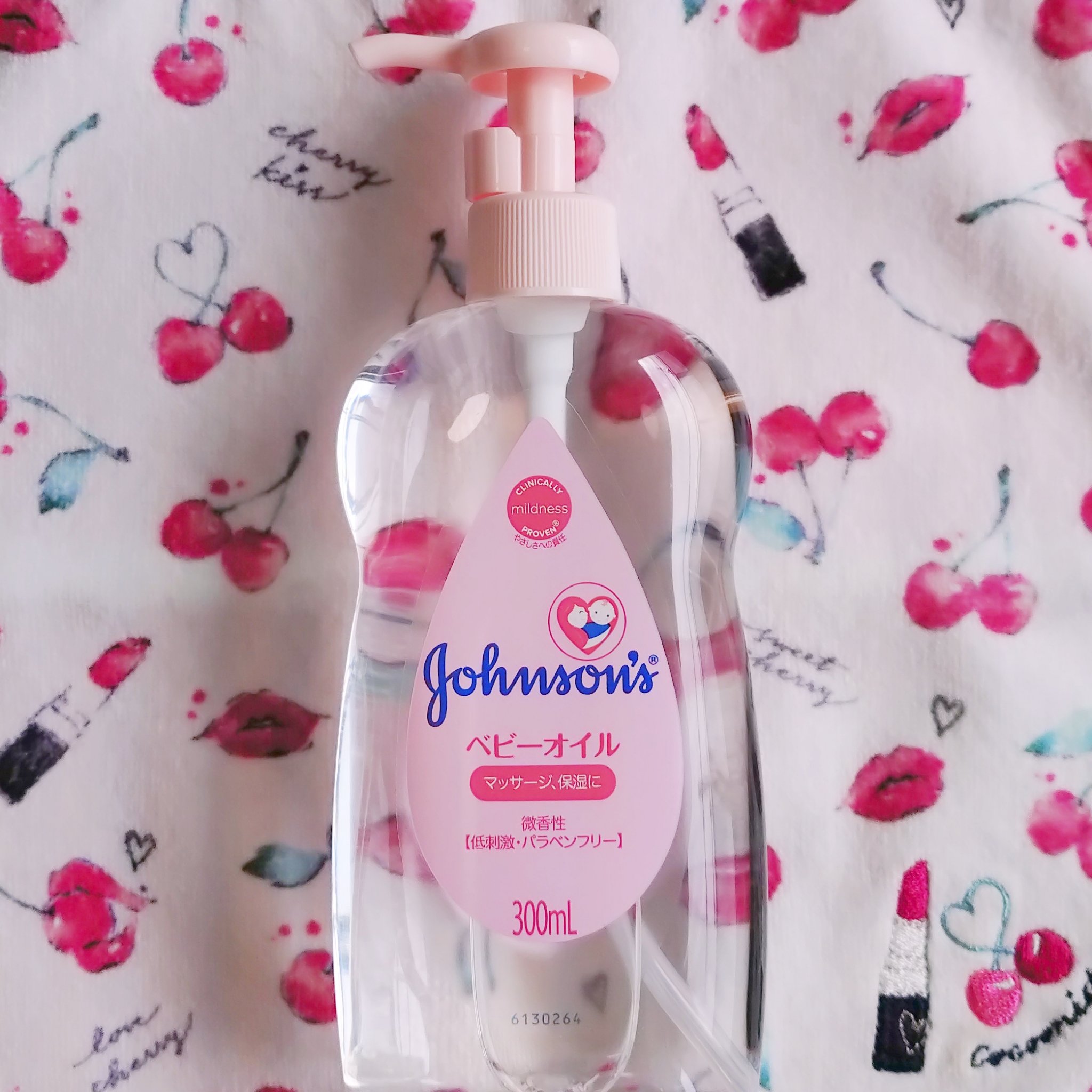 ジョンソンベビー
ジョンソンベビーオイル微香性　　


実は私、ベビーオイル大好き人間です。
なんなら一年中使っていて、乾燥でピリつく時には入浴前にも使っています。

安くてたっぷり使えるところが一番なのですが、この微香性タイプはほんのり柔