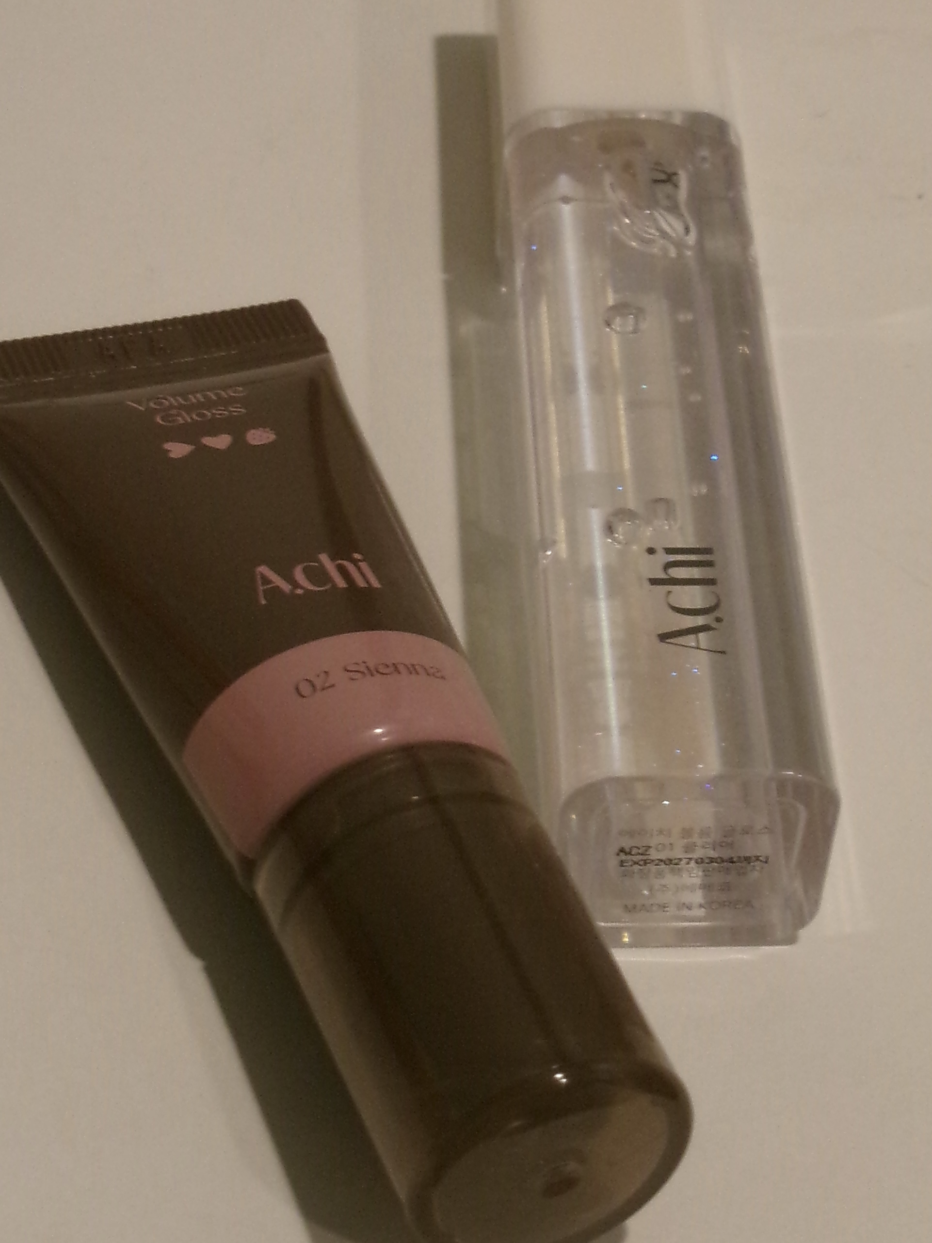 これめちゃくちゃツヤもでるし、色味もお洒落でかわいい！

ボリュームグロス
02シエナ♡