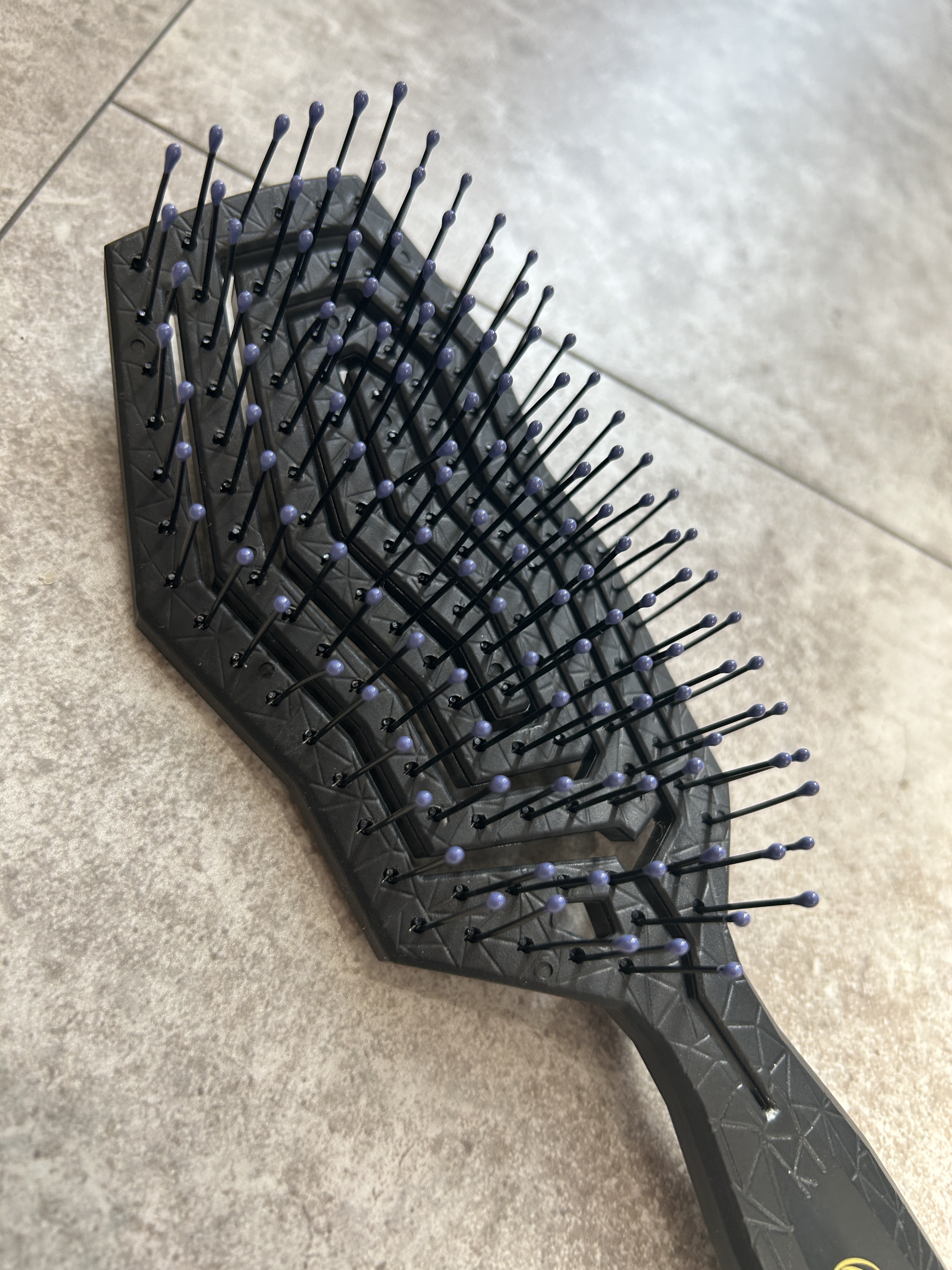 グレイシア　エアーマジックブラシ/ジュエル・コスメティックス/ヘアブラシを使ったクチコミ（2枚目）