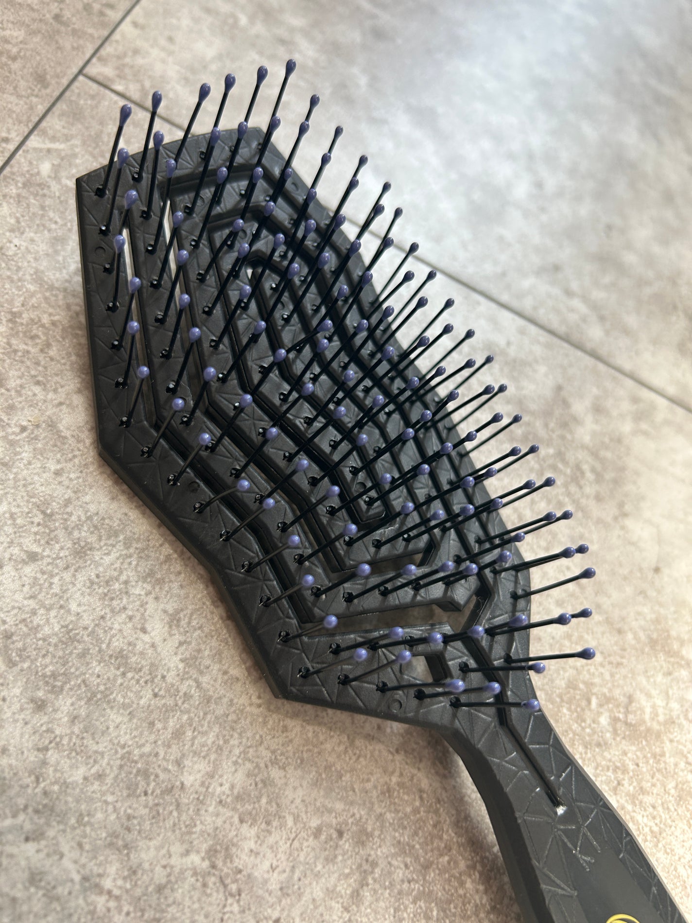 グレイシア エアーマジックブラシ/ジュエル・コスメティックス/ヘアブラシを使ったクチコミ(2枚目)