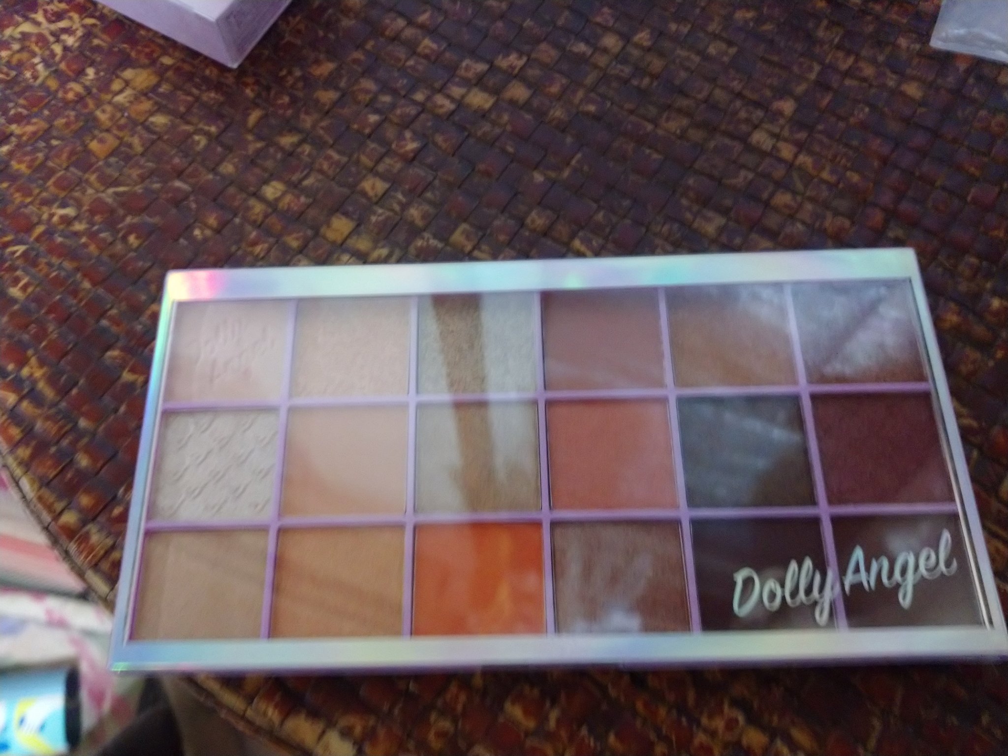 18 COLRS PRO EYE SHADOW PALETTE/Dolly Angel/アイシャドウパレットを使ったクチコミ（1枚目）