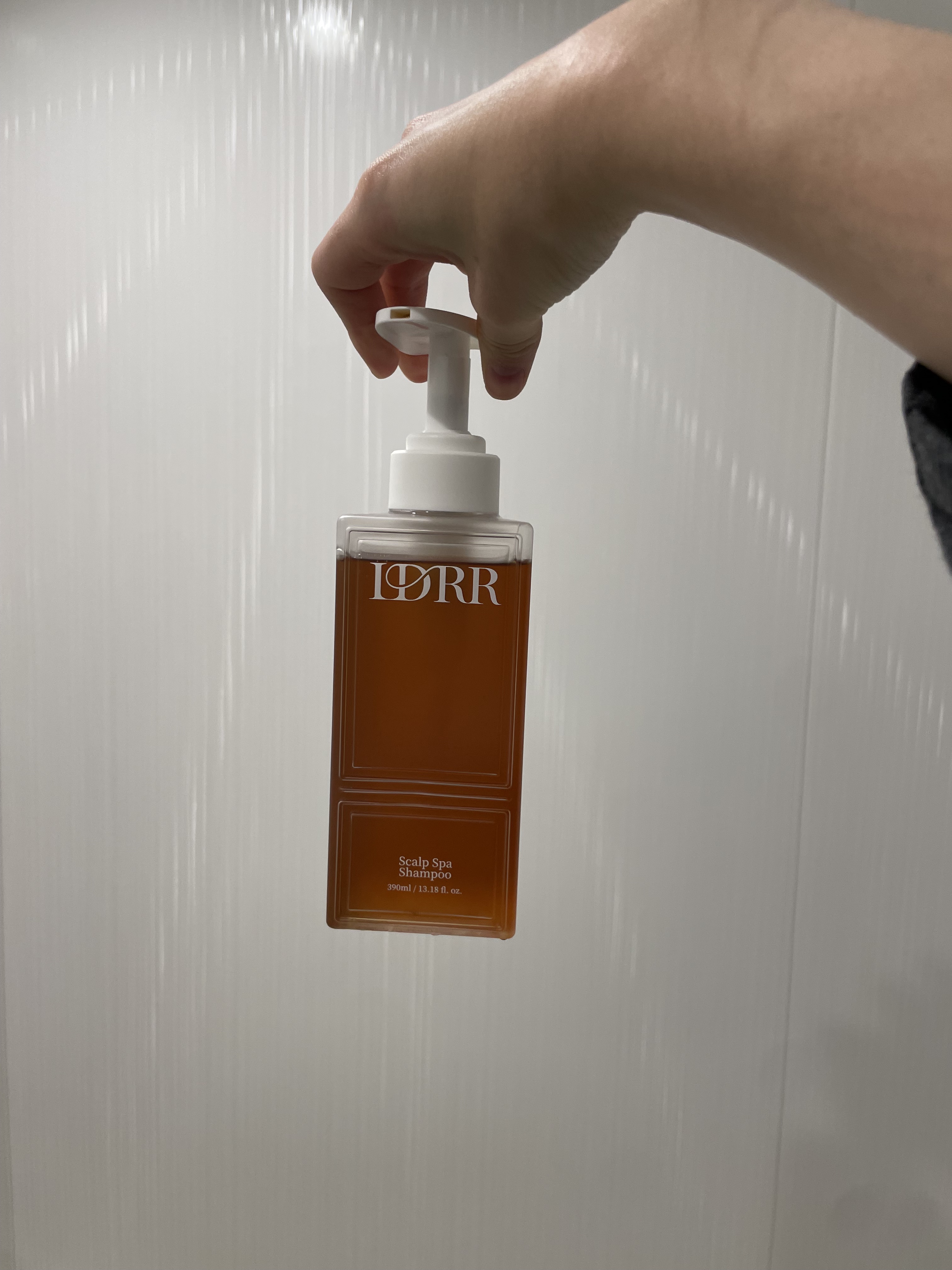 スースーしますが、ハーブ系のスースーなので香りも良いし、私はスースーするシャンプーはあまり好きではないのですが、こちらは嫌なスースーではないです！