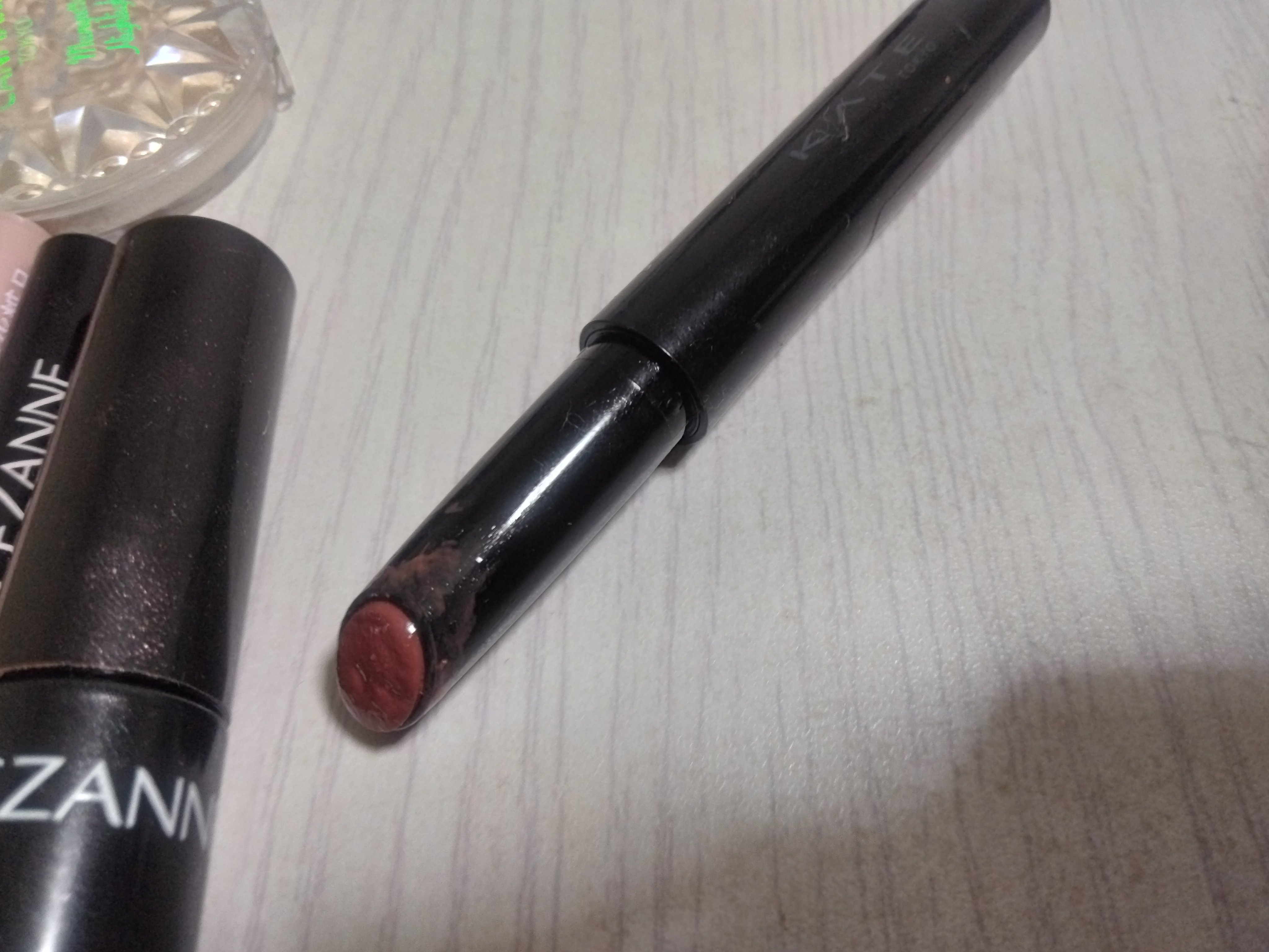 描くアイゾーンコンシーラー/CEZANNE/ペンシルコンシーラーを使ったクチコミ（2枚目）