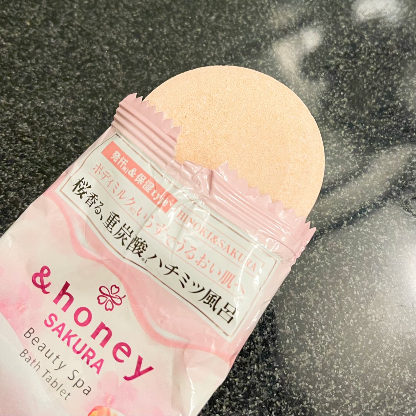 アンドハニー サクラ ビューティー スパ バスタブレット 6錠⼊り/&honey/炭酸系入浴剤を使ったクチコミ(5枚目)