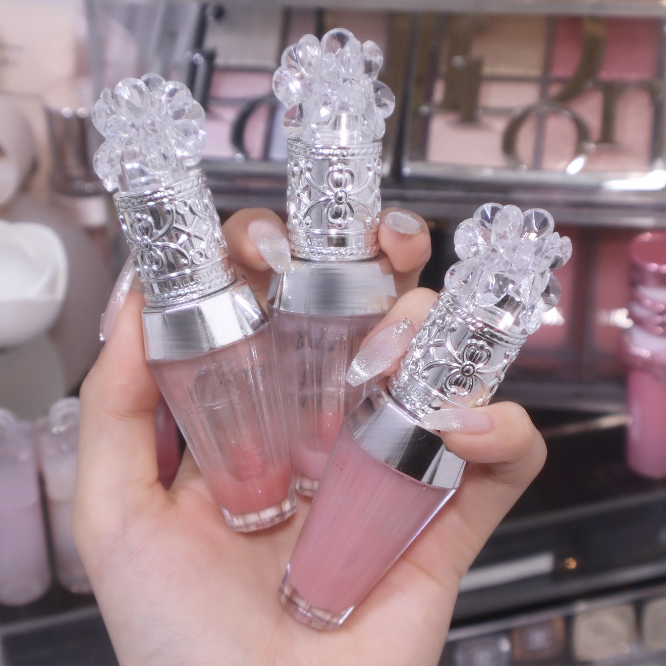 どんなティント使っても縦皺目立つって人、上からジルのプランパー重ねてみて欲しい、本当に可愛い唇作れるから。リピしすぎ。