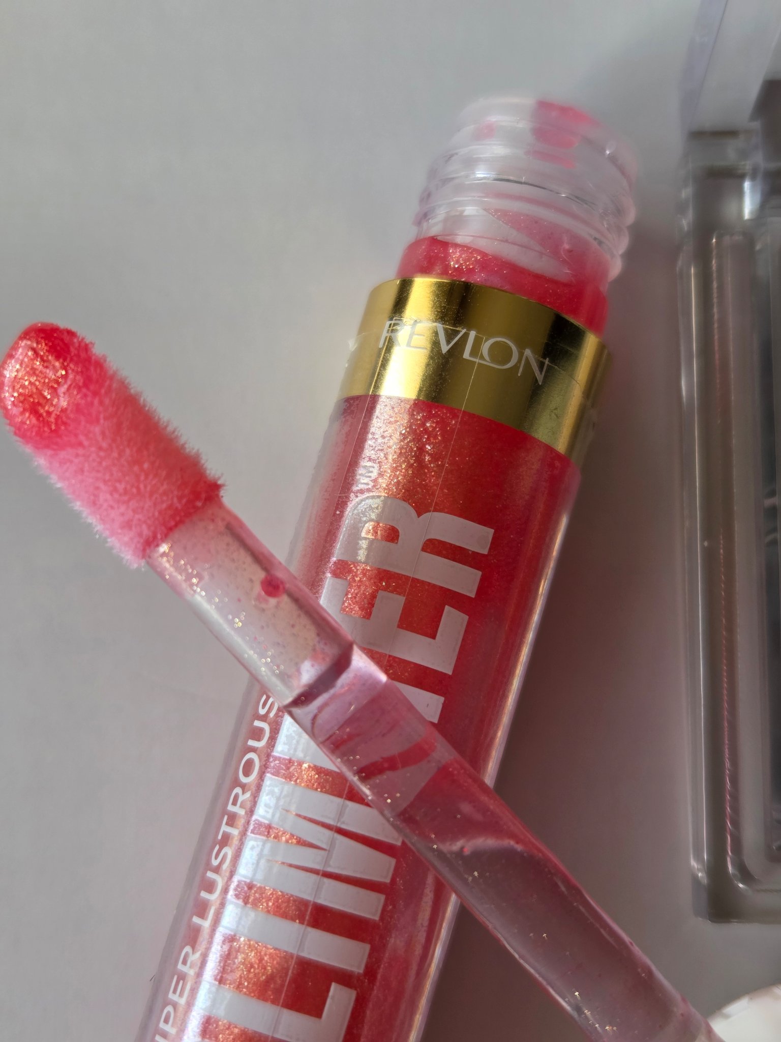 レブロン スーパー ラストラス グリマーグロス 007 オート ハニー/REVLON/リップグロスを使ったクチコミ（3枚目）