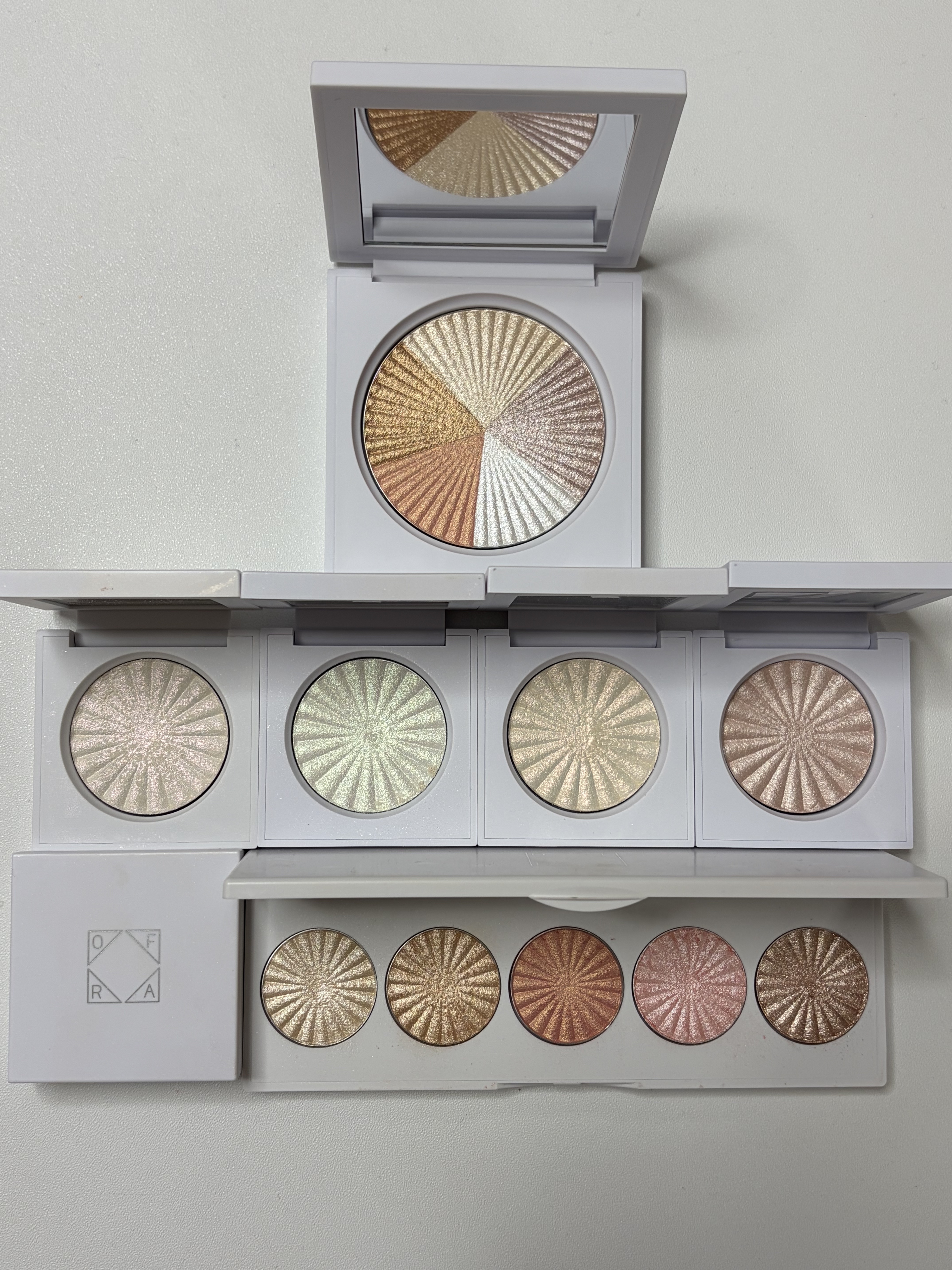 OFRA mini Highlighter Out of This World/Ofra Cosmetics/パウダーハイライトを使ったクチコミ（1枚目）