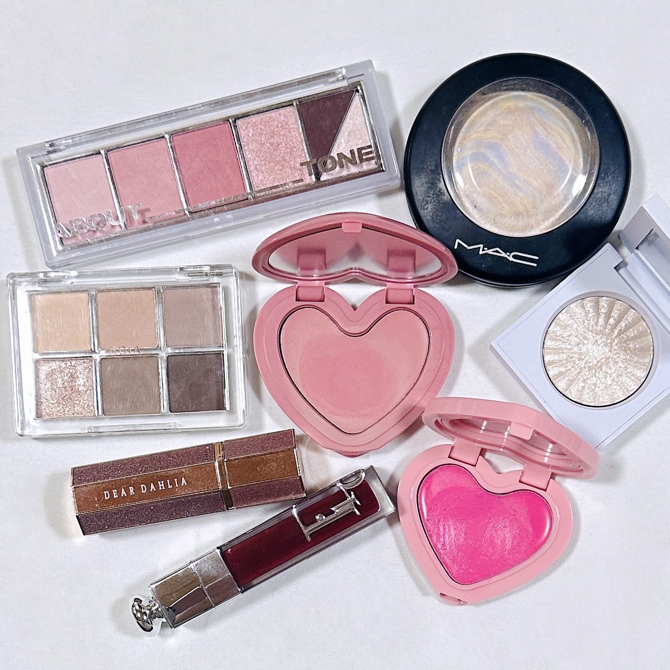 \今日のメイク☺︎/

📍使用コスメ
────────────
#abouttone RETURN TO BASIC SHADOW PALETTE 07.PINK MOMENT
#bbia READY TO WEAR EYE PALETT