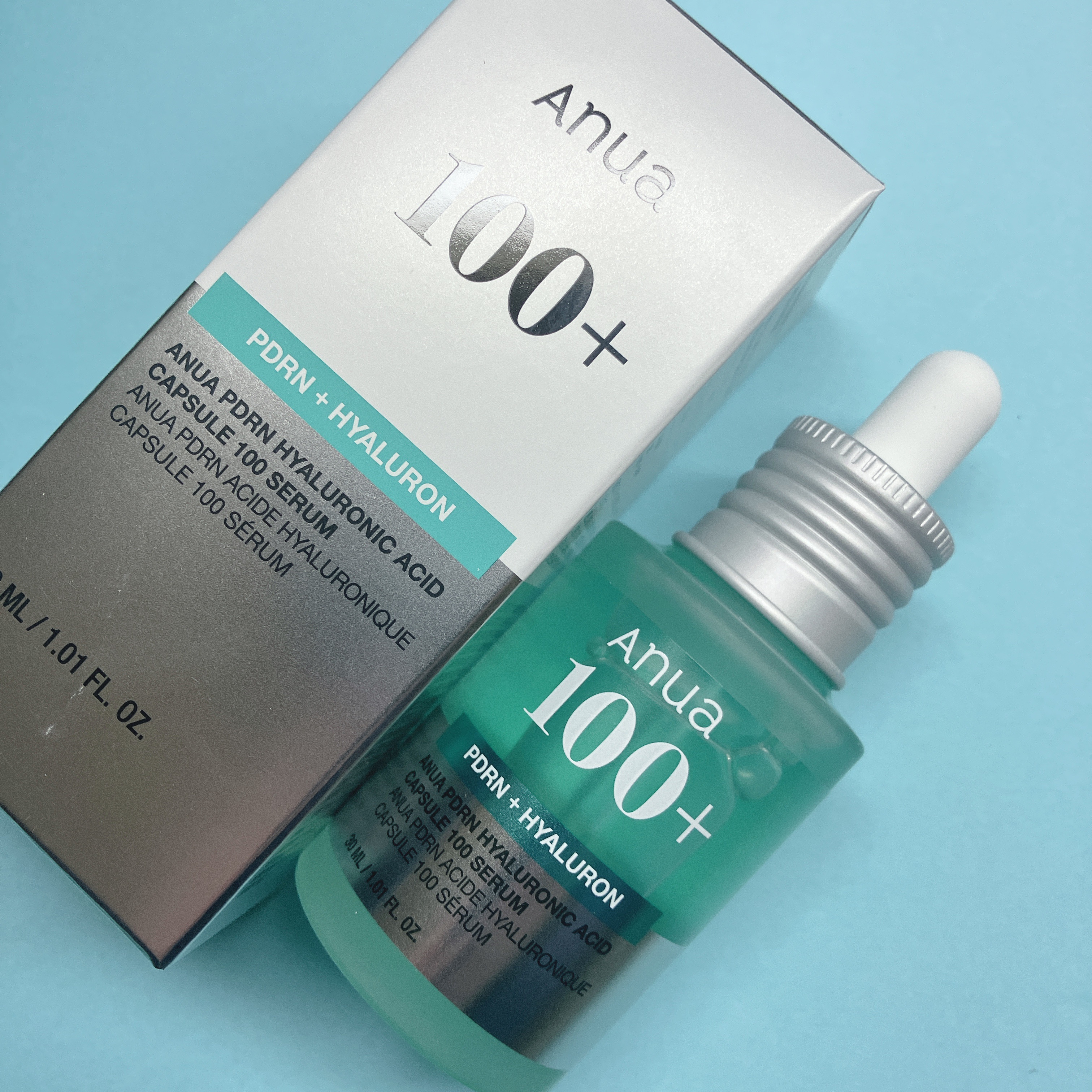 アヌアのPDRN ヒアルロン酸100 セラムは、とろみがありながらもみずみずしいテクスチャーで、肌になじませるとするんと広がっていく使い心地✨
仕上がりはしっとり寄りで、ツヤのある肌を目指したい日に向いている印象です。
重ねても重たくなりに