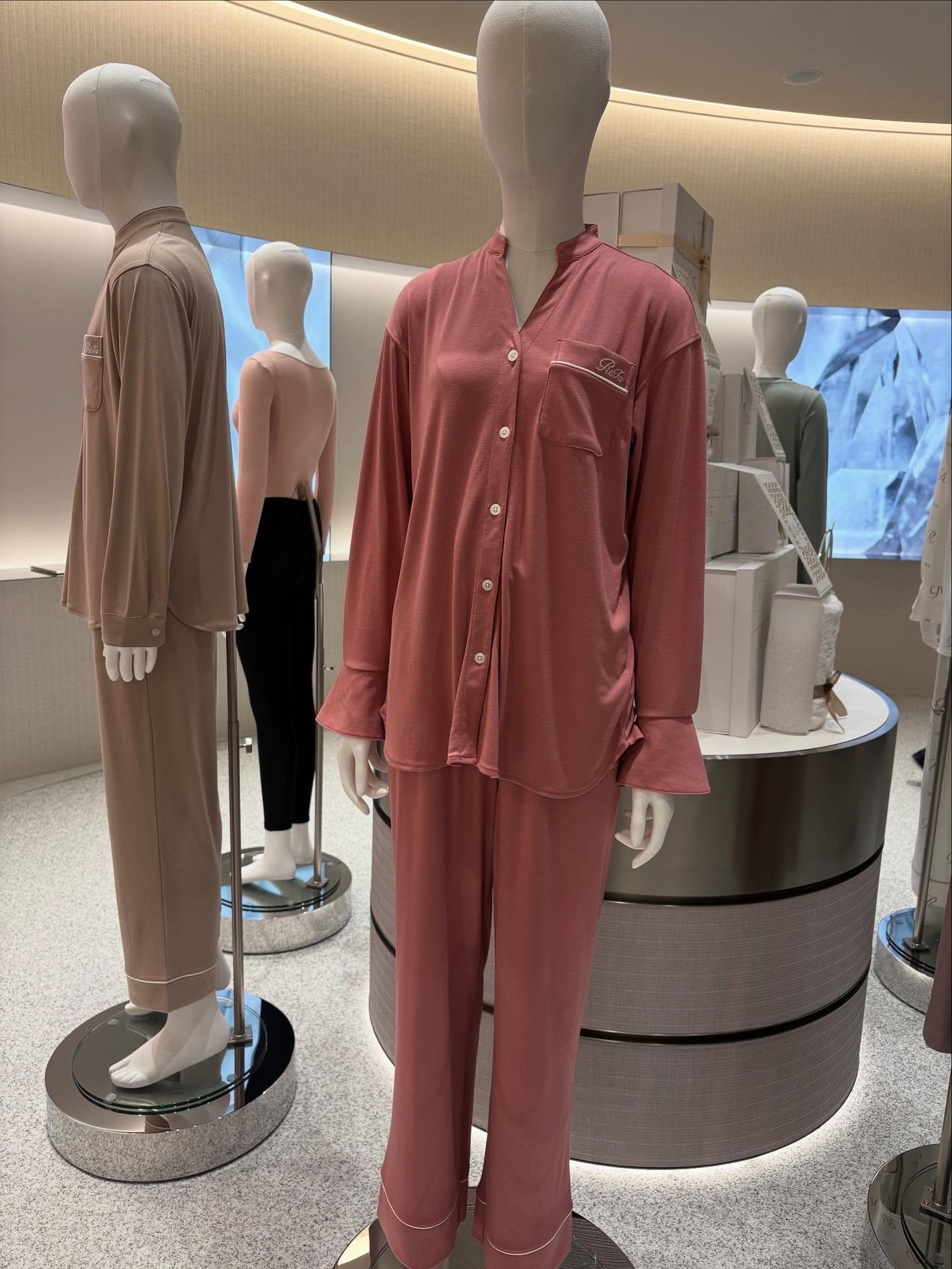 るん|スキンケアの記録帳🐱フォロバ100🐱 on LIPS 「昨日、Refa様にご招待いただき、ひと足先にRefaGINZA..」(7枚目)