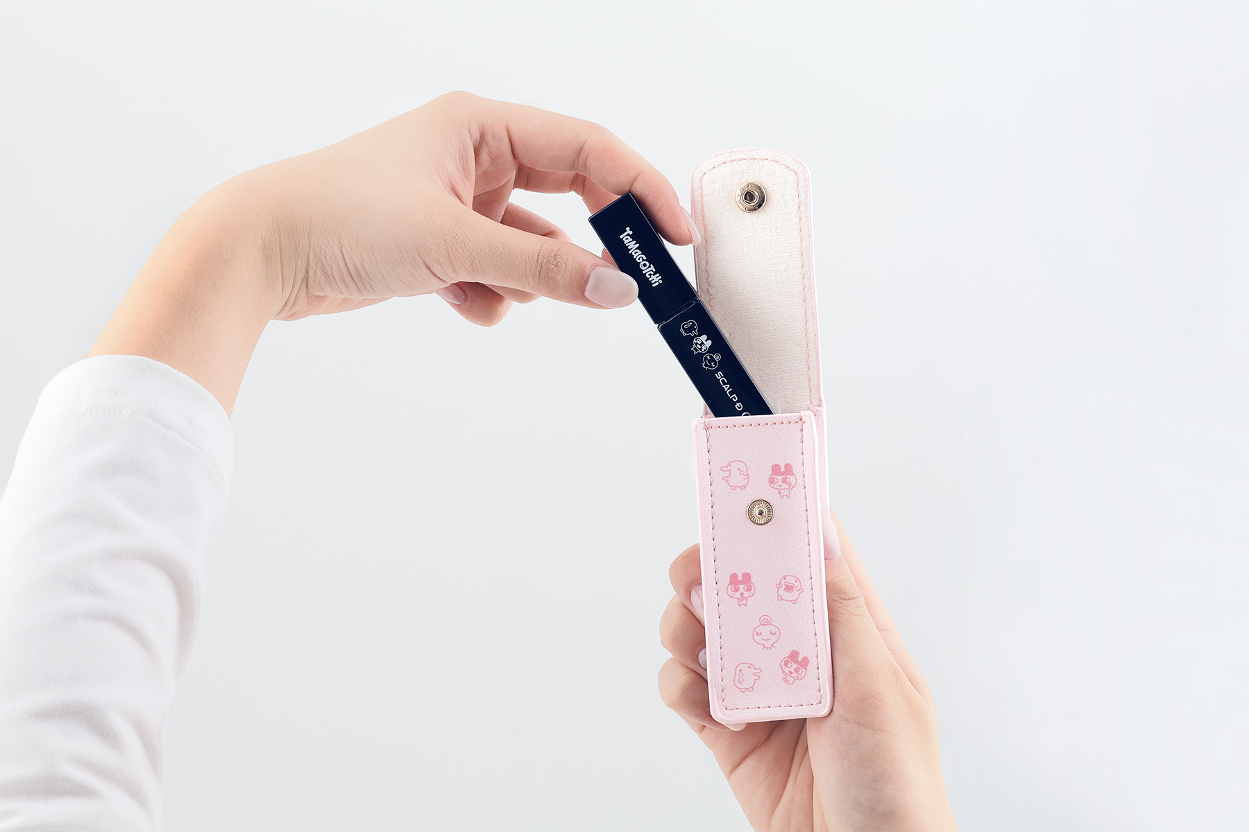 「スカルプＤまつ毛美容液」の『たまごっち』コラボパッケージが数量限定で登場の画像