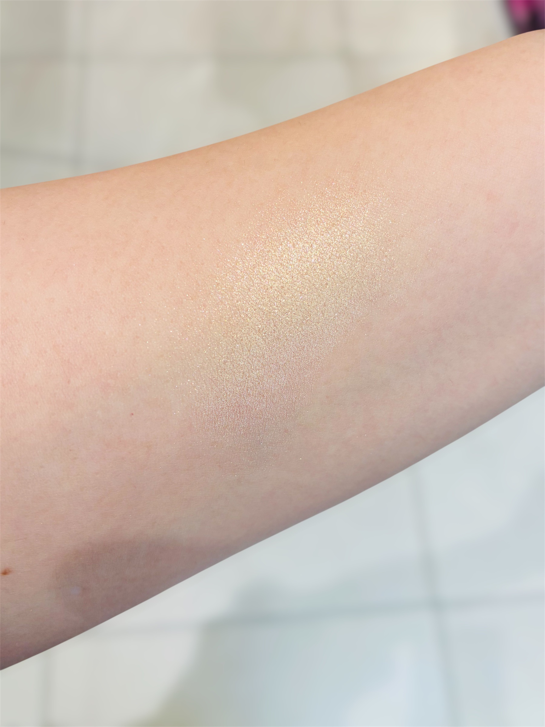 REVLON スキンライト プリズマティック ハイライターのクチコミ「✨なんでバズってないの!?隠れ名品ハイライト発見✨

REVLON スキンライト プリズマティ.....」（2枚目）