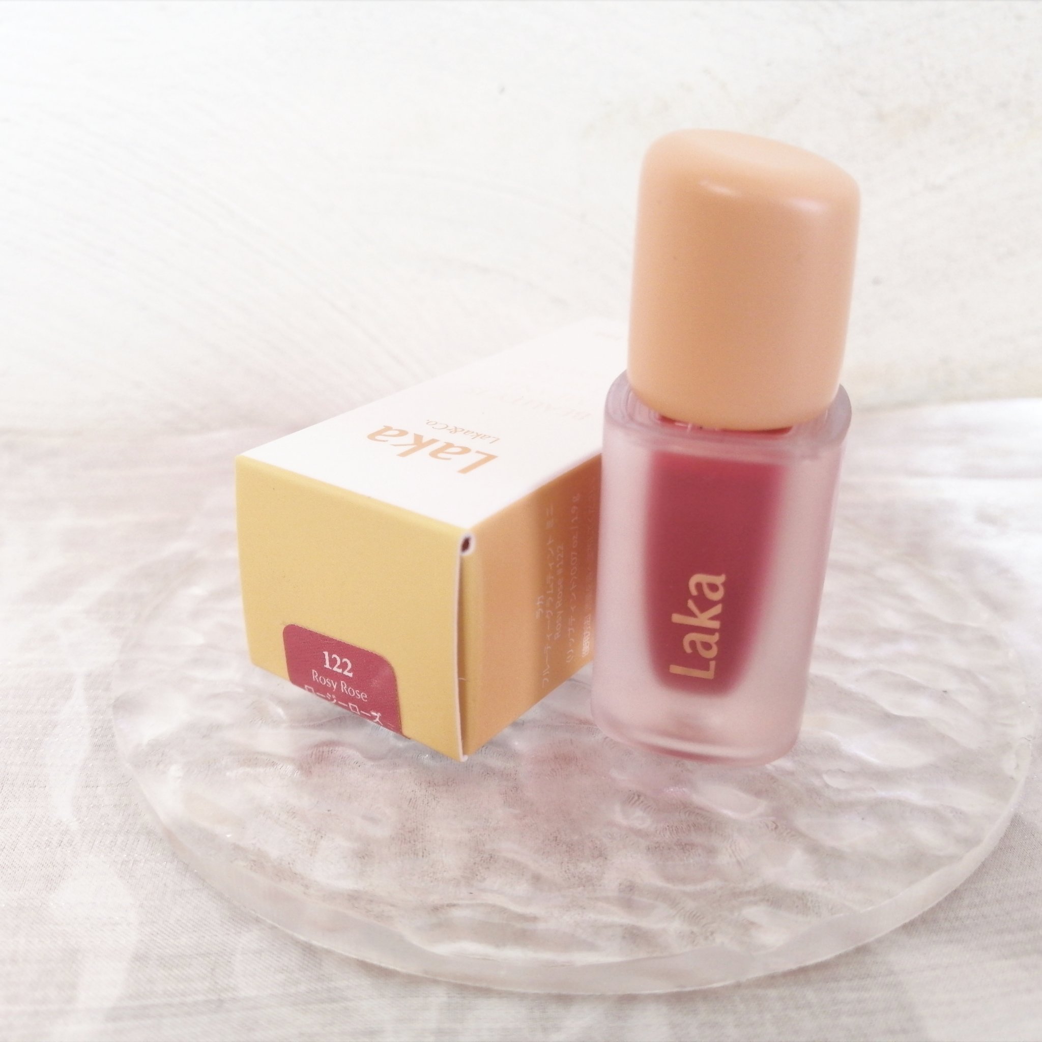 マツキヨさんで購入しました。

Lakaのフルーティーグラムティント122ロージーローズ
ミニ

いつも通常サイズを買っていますが以前、このお色のリップが分離(沈殿？)してしまってお別れしました。
前にLIPSプレゼントに応募してラカ様から